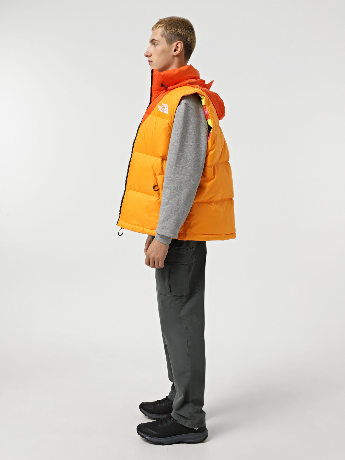 Жилет с утеплителем The North Face х Yinka Ilori Down модель NF0A89GE0IH1 Фото