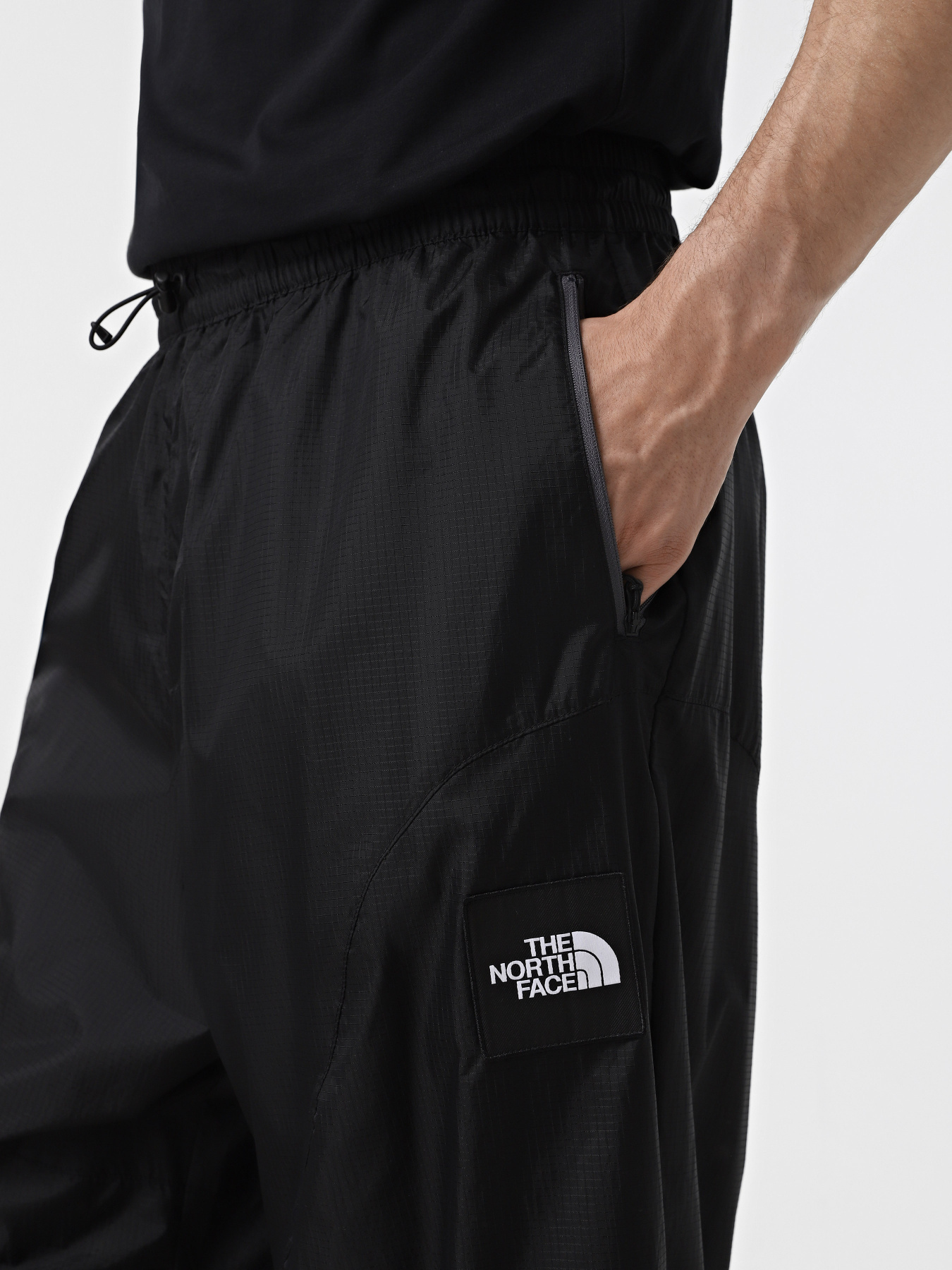 Джоггеры The North Face x Yinka Ilori Windshell модель NF0A89GPJK31 Фото