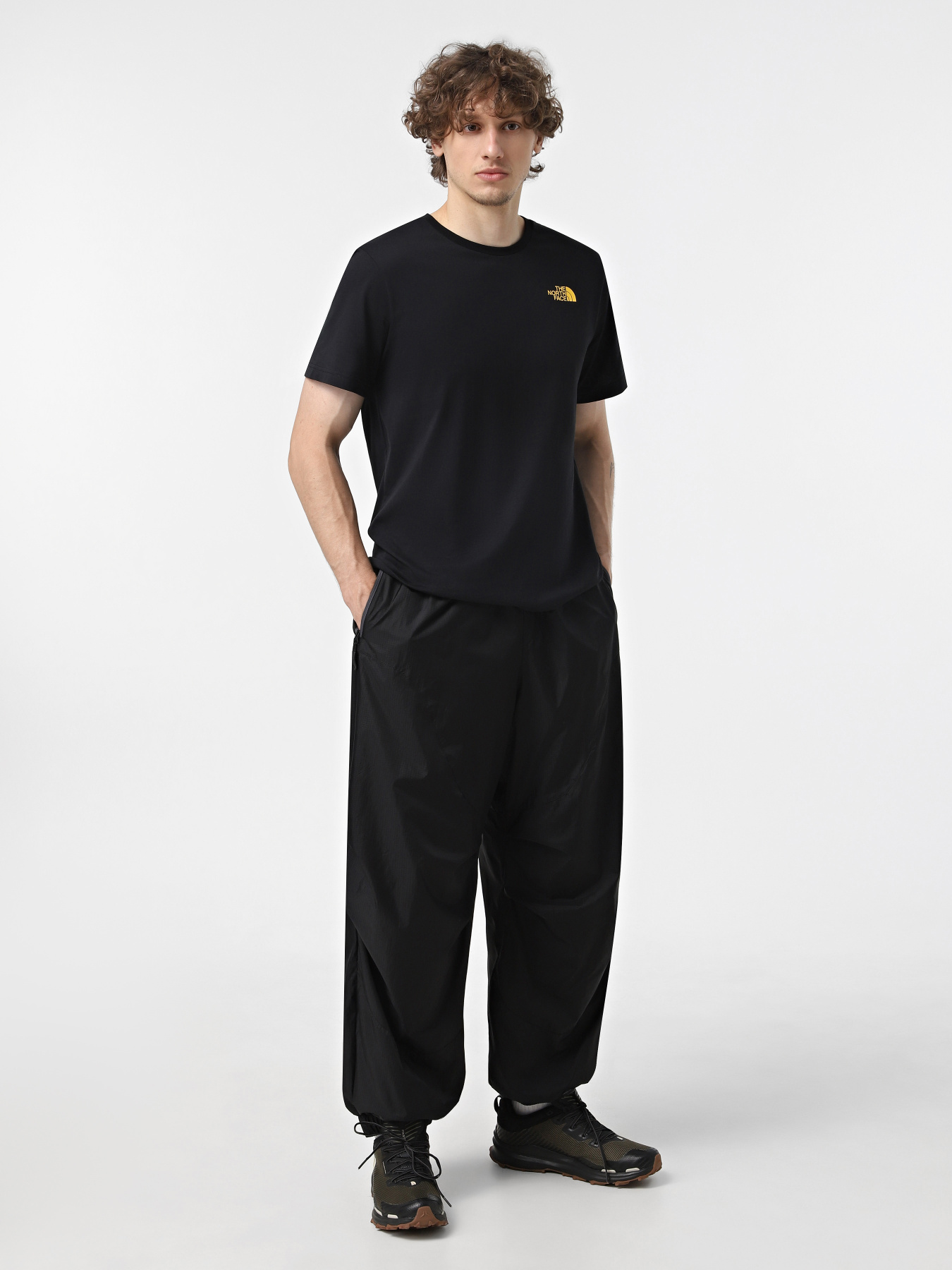 Джоггеры The North Face x Yinka Ilori Windshell модель NF0A89GPJK31 Джоггеры The North Face x Yinka Ilori Windshell модель NF0A89GPJK31 Фото