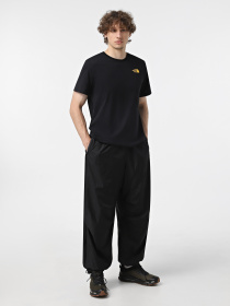 Джоггеры The North Face x Yinka Ilori Windshell модель NF0A89GPJK31 Джоггеры The North Face x Yinka Ilori Windshell модель NF0A89GPJK31 Фото