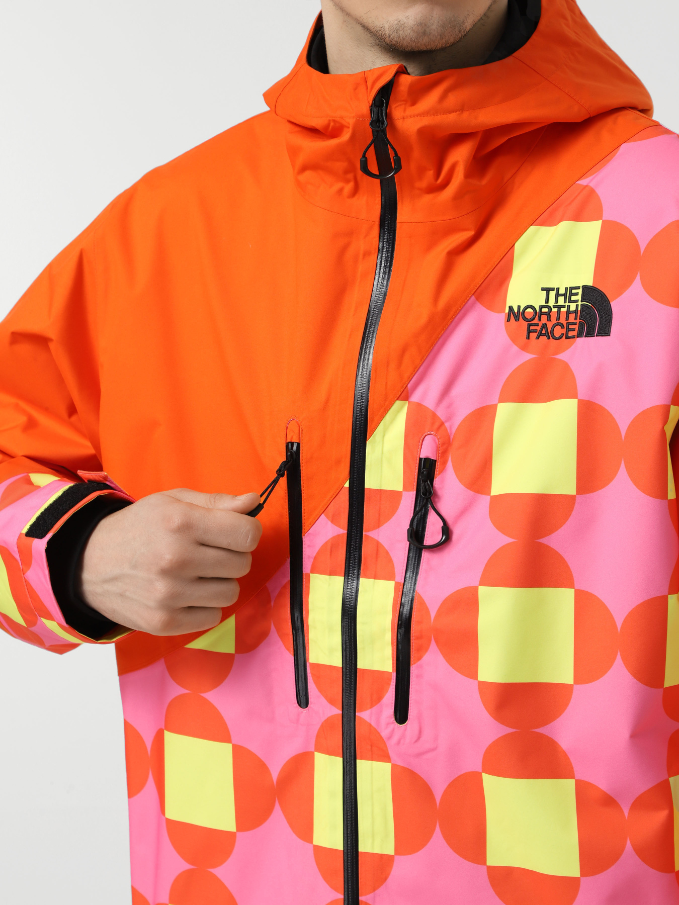 Ветровка The North Face x Yinka Ilori 2L Rainshell модель NF0A89U97EI1 Фото