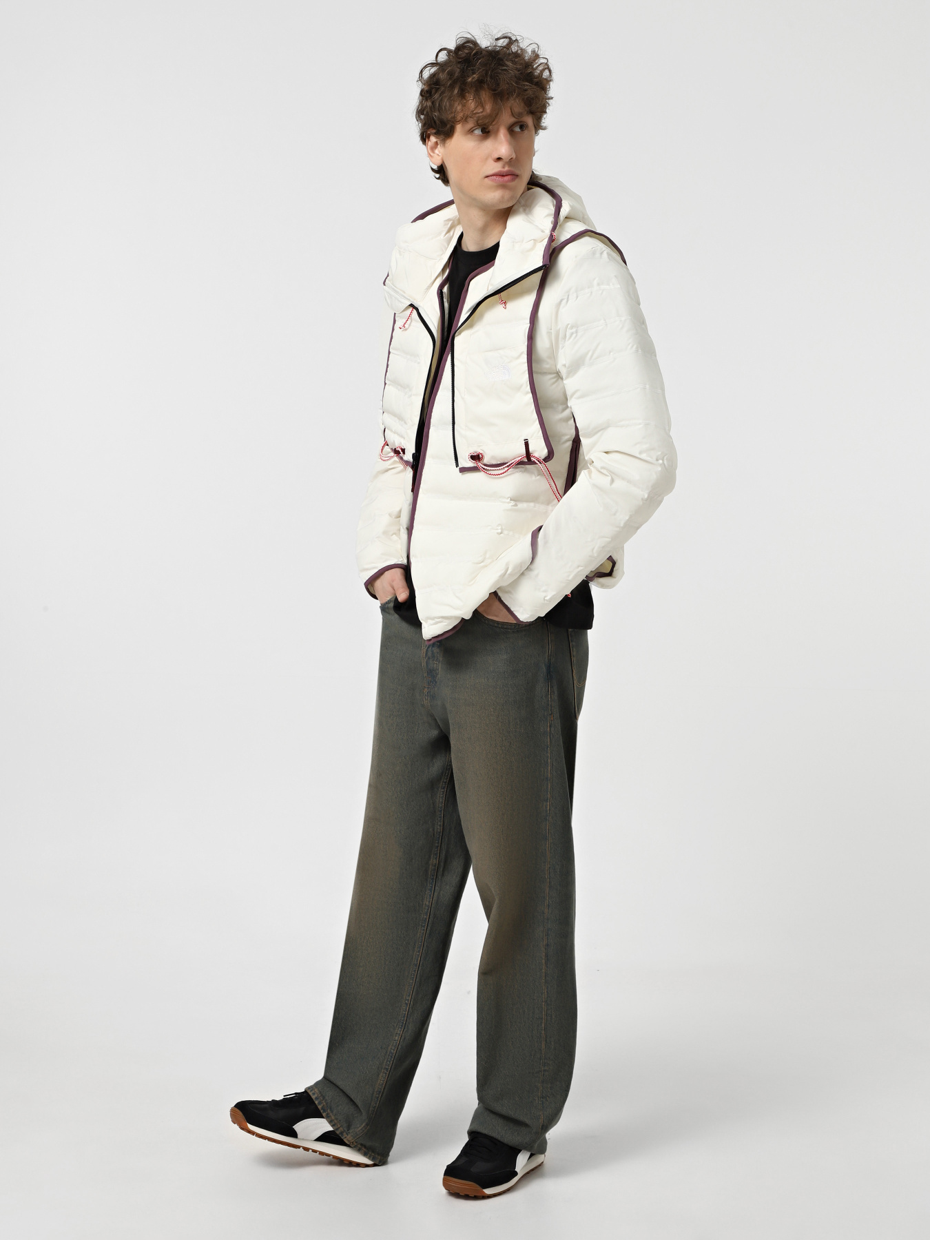 Аутдор та гірськолижна куртка The North Face A68-a Woven 50/50 модель NF0A87VGRO61 Фото