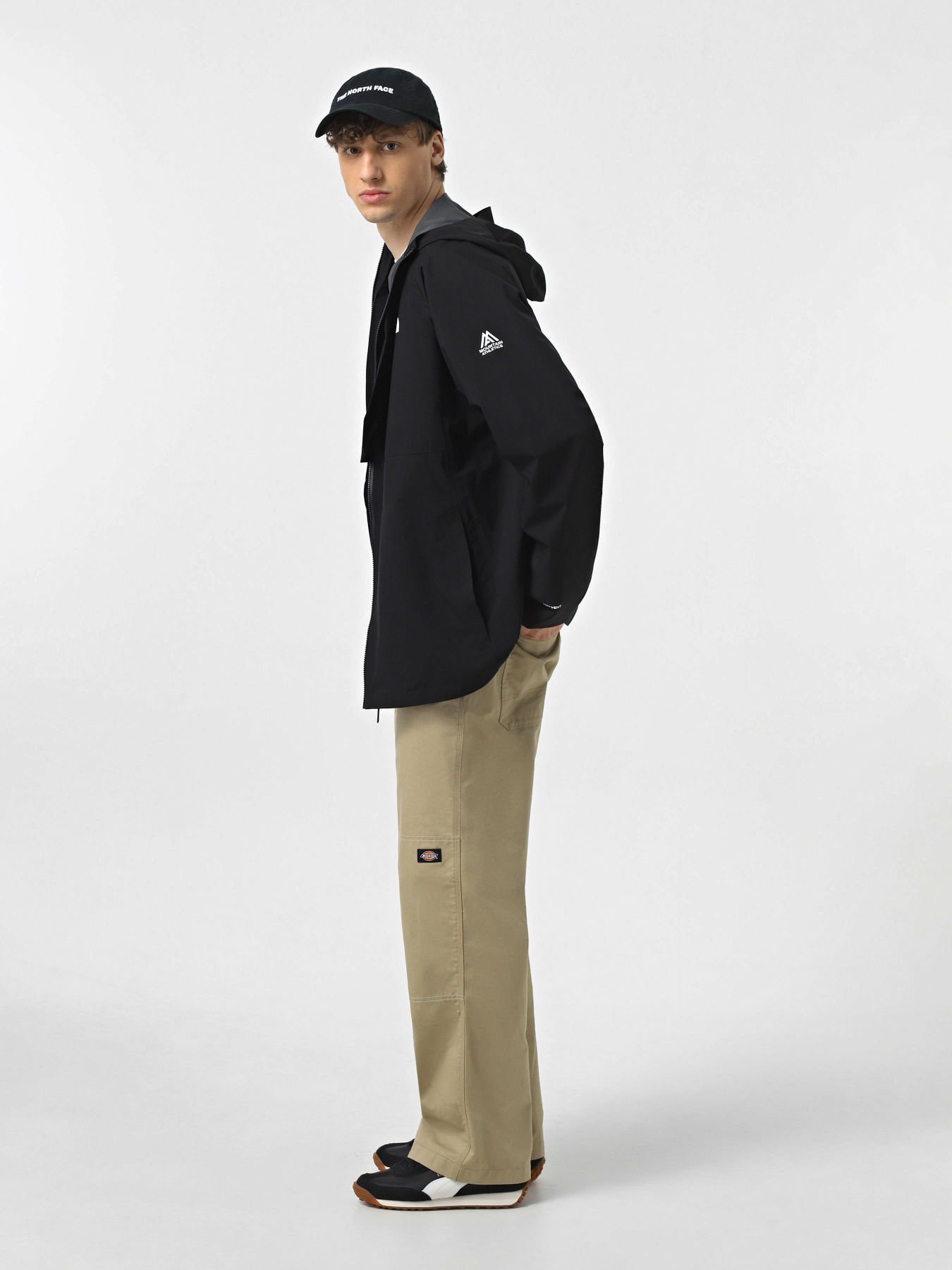 Ветровка The North Face Mountain Athletics модель NF0A892UJK31 Фото