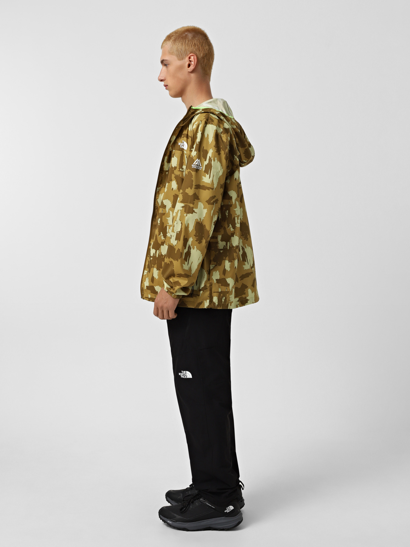 Ветровка The North Face Mountain Athletics модель NF0A89WV6UO1 Фото