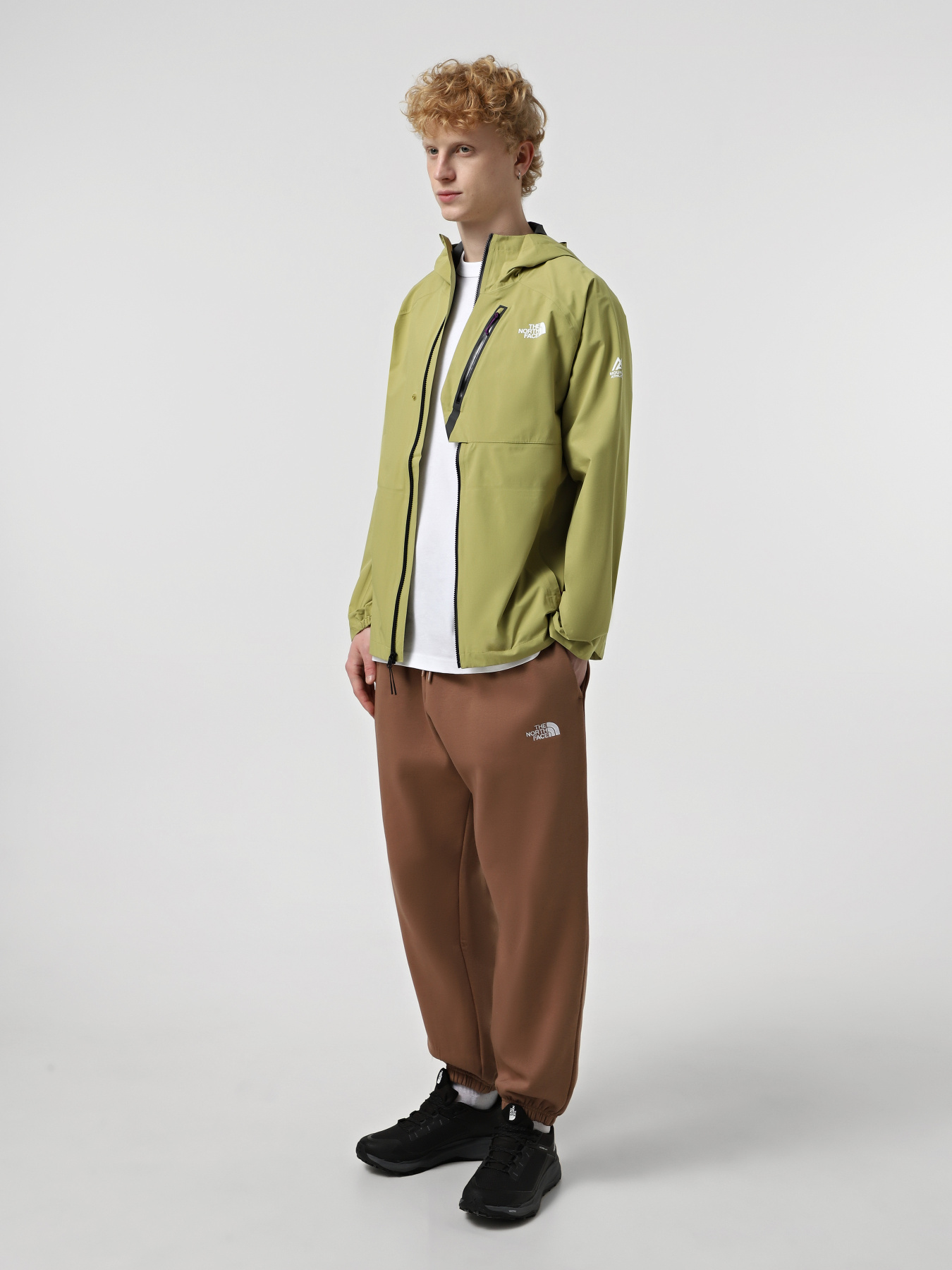 Вітровка The North Face Mountain Athletics модель NF0A892U4291 Фото