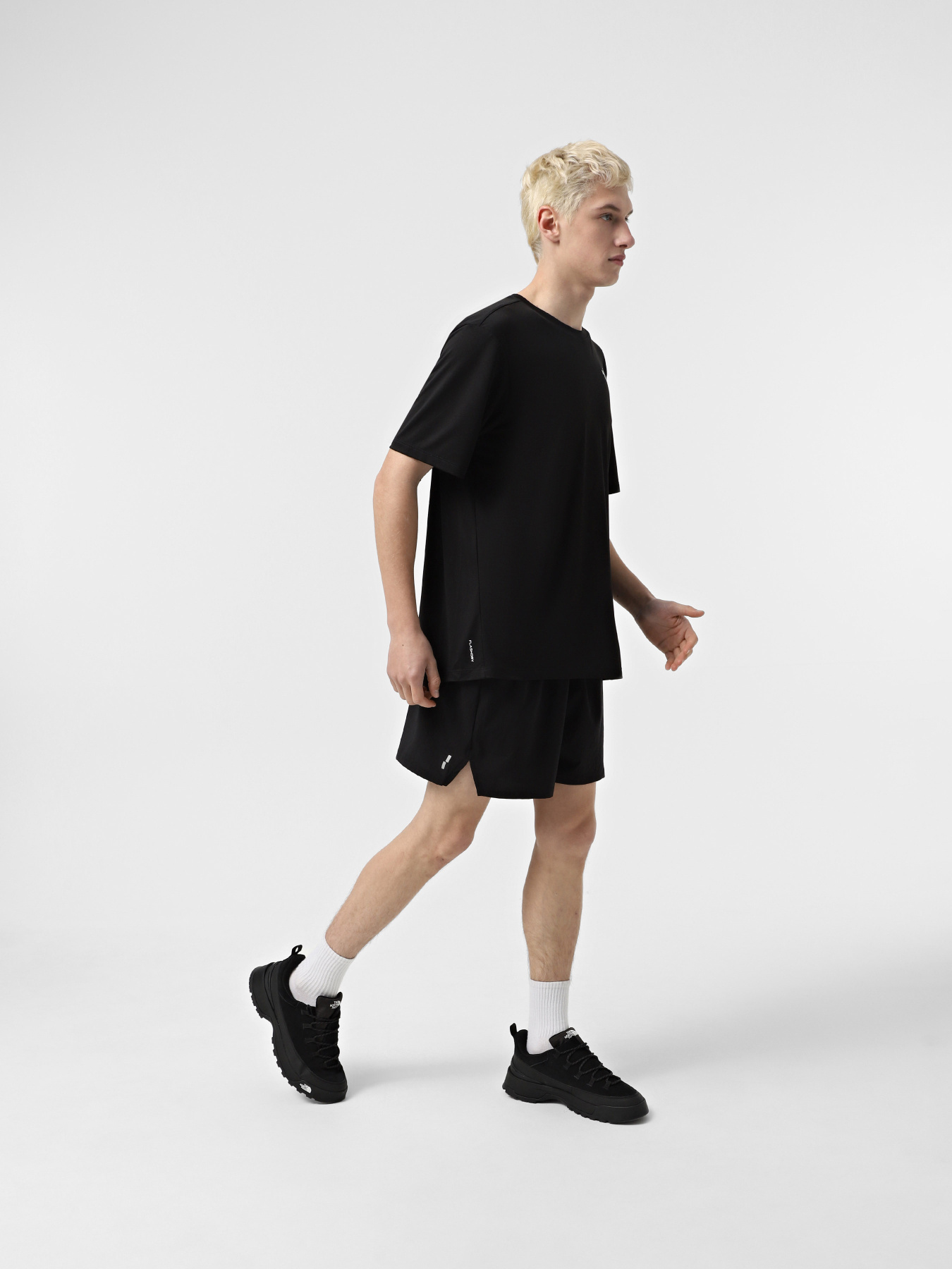 Шорты спортивные The North Face Breeze модель NF0A892NJK31 Фото