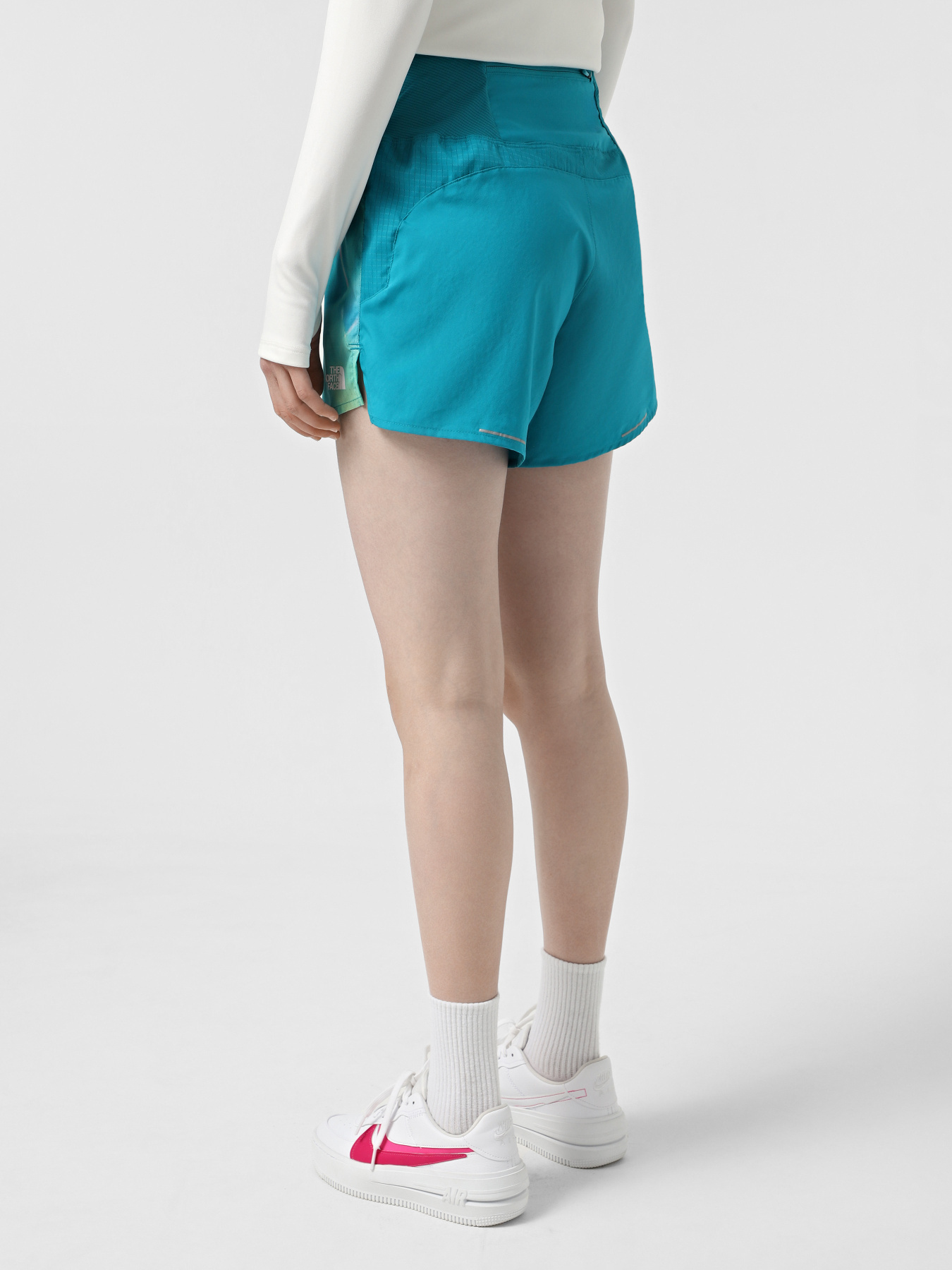 Спортивні шорти The North Face Sunriser 5" модель NF0A8BC163M1 Фото