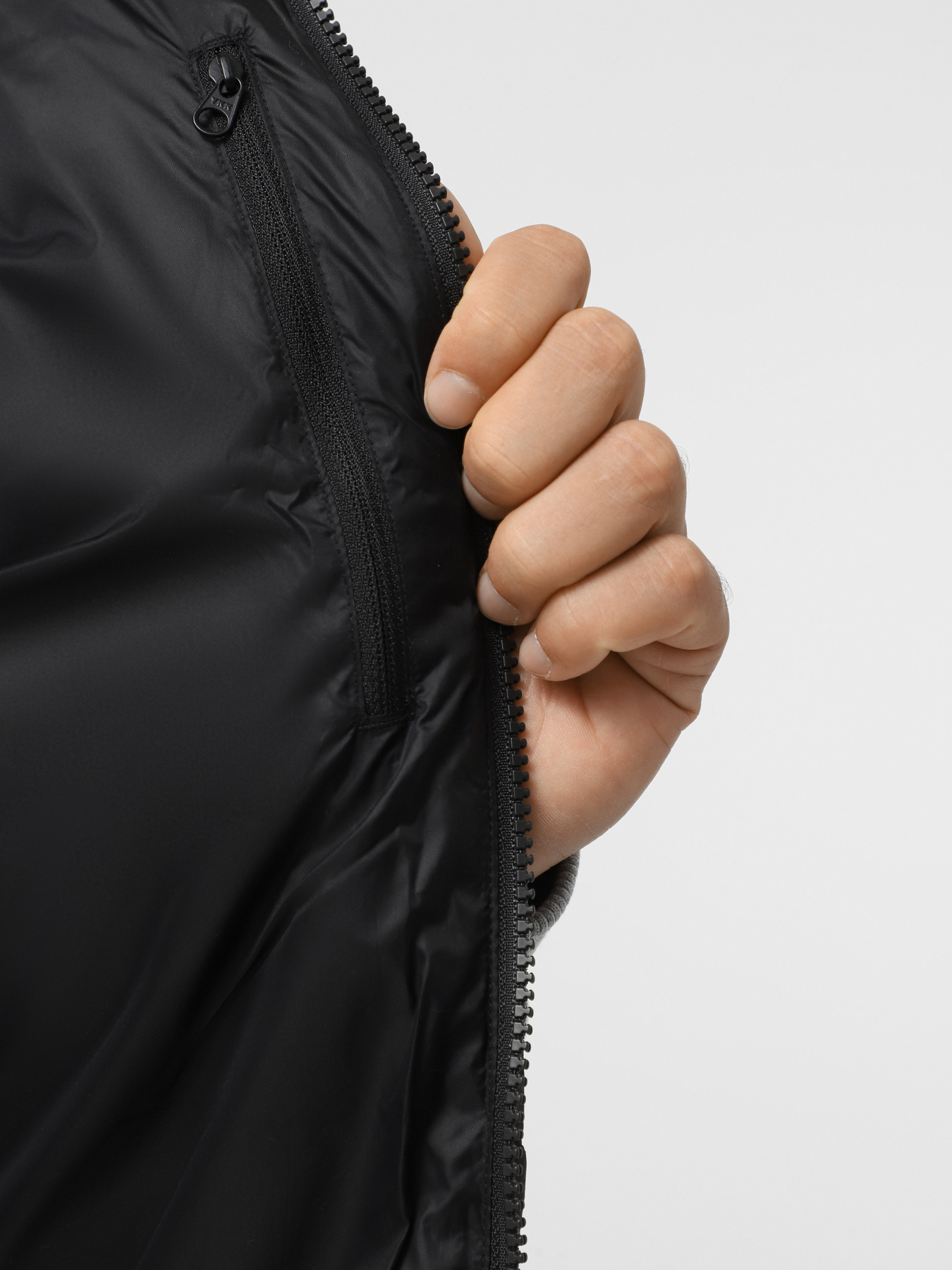 Жилет з утеплювачем The North Face Diablo Down 2.0 модель NF0A8994GOC1 Фото