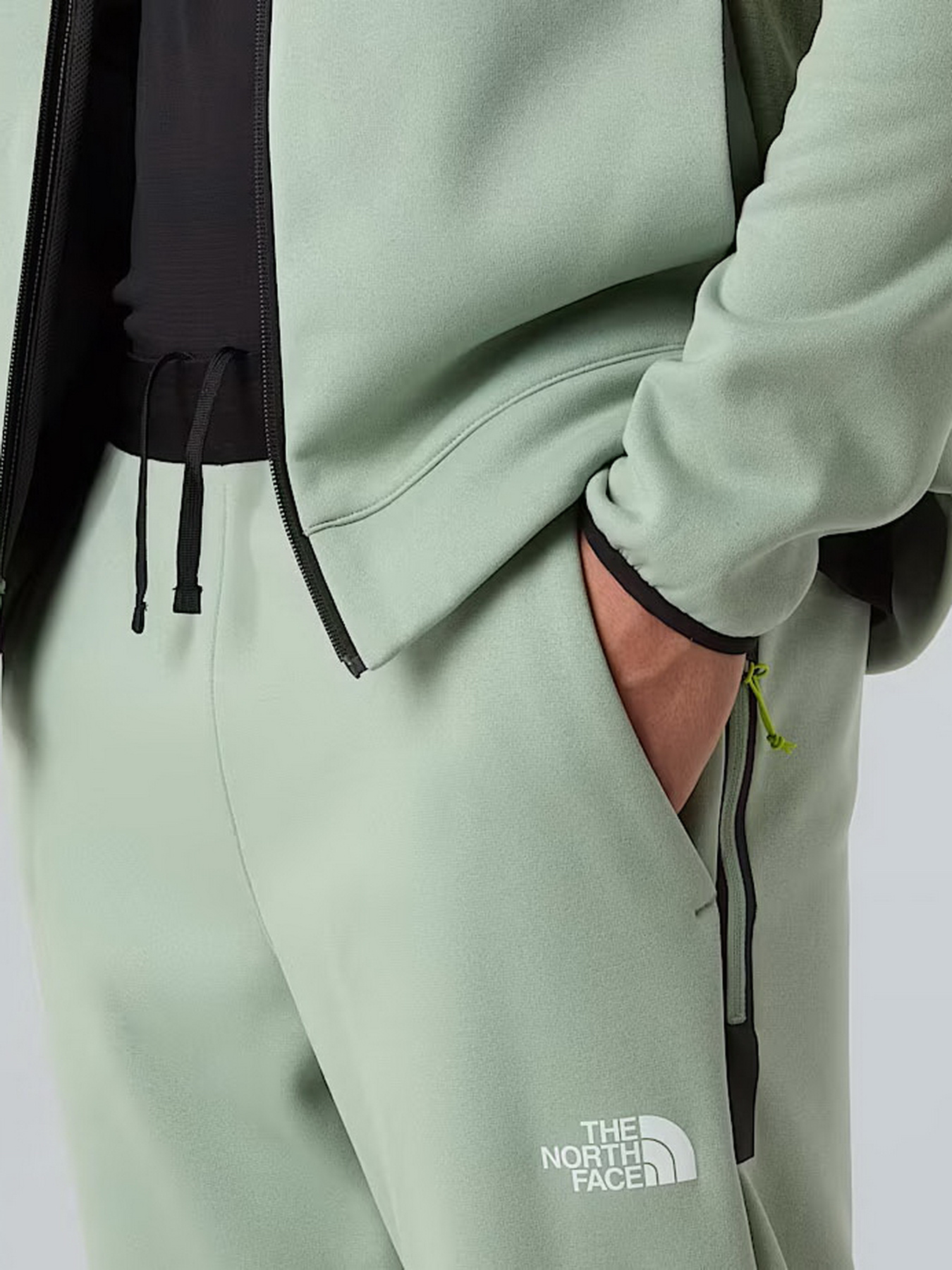 Спортивні штани The North Face Mountain Athletics модель NF0A893SD5M1 Фото