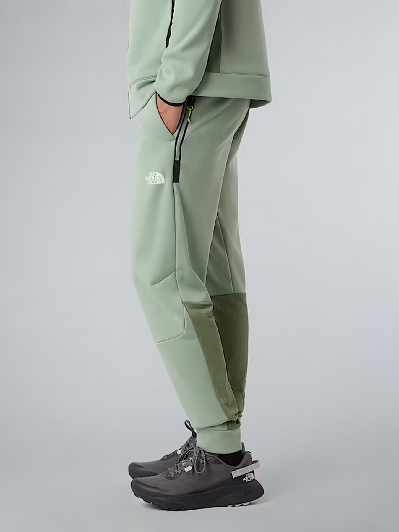 Спортивні штани The North Face Mountain Athletics модель NF0A893SD5M1 Фото