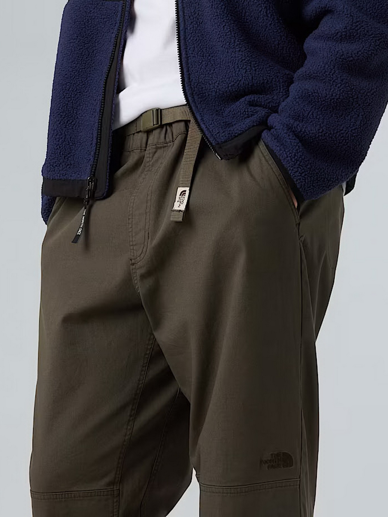 Повсякденні штани The North Face Beta Utility Belted модель NF0A8B6221L1 Фото