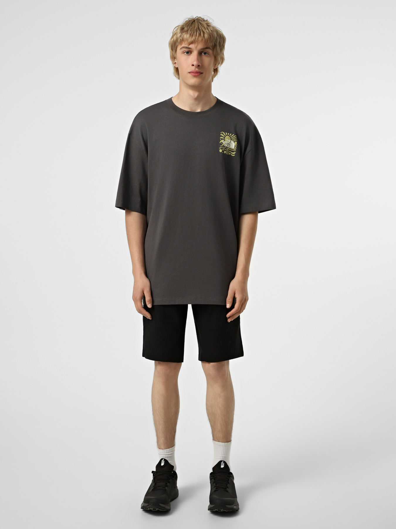 Футболки и поло The North Face M SUN OVERSIZE SHORT SLEEVE TE модель NF0A8GA0RHI1 Футболки и поло The North Face M SUN OVERSIZE SHORT SLEEVE TE модель NF0A8GA0RHI1 Фото