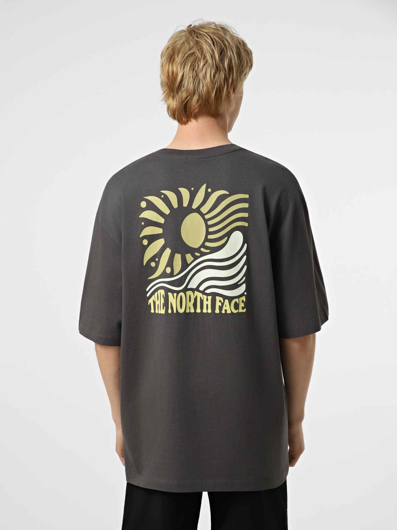 Футболки и поло The North Face M SUN OVERSIZE SHORT SLEEVE TE модель NF0A8GA0RHI1 Футболки и поло The North Face M SUN OVERSIZE SHORT SLEEVE TE модель NF0A8GA0RHI1 Фото