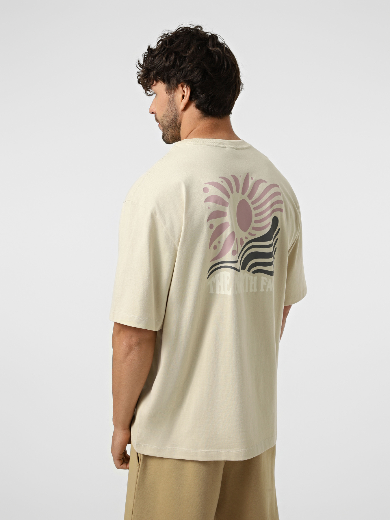 Футболки и поло The North Face M SUN OVERSIZE SHORT SLEEVE TE модель NF0A8GA0DOM1 Фото