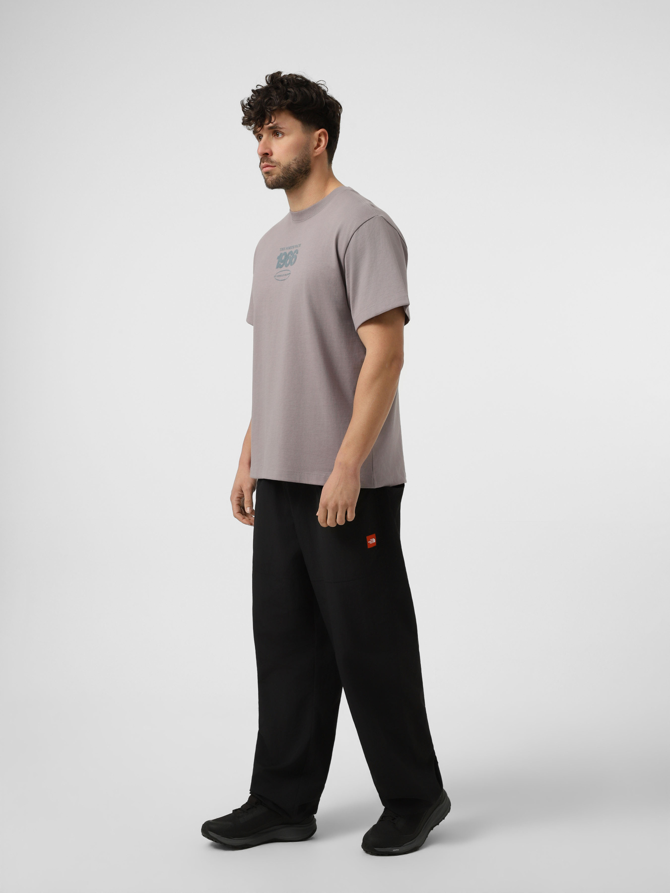 Футболки и поло The North Face M TRACK RELAXED SHORT SLEEVE T модель NF0A8H3CG7O1 Фото