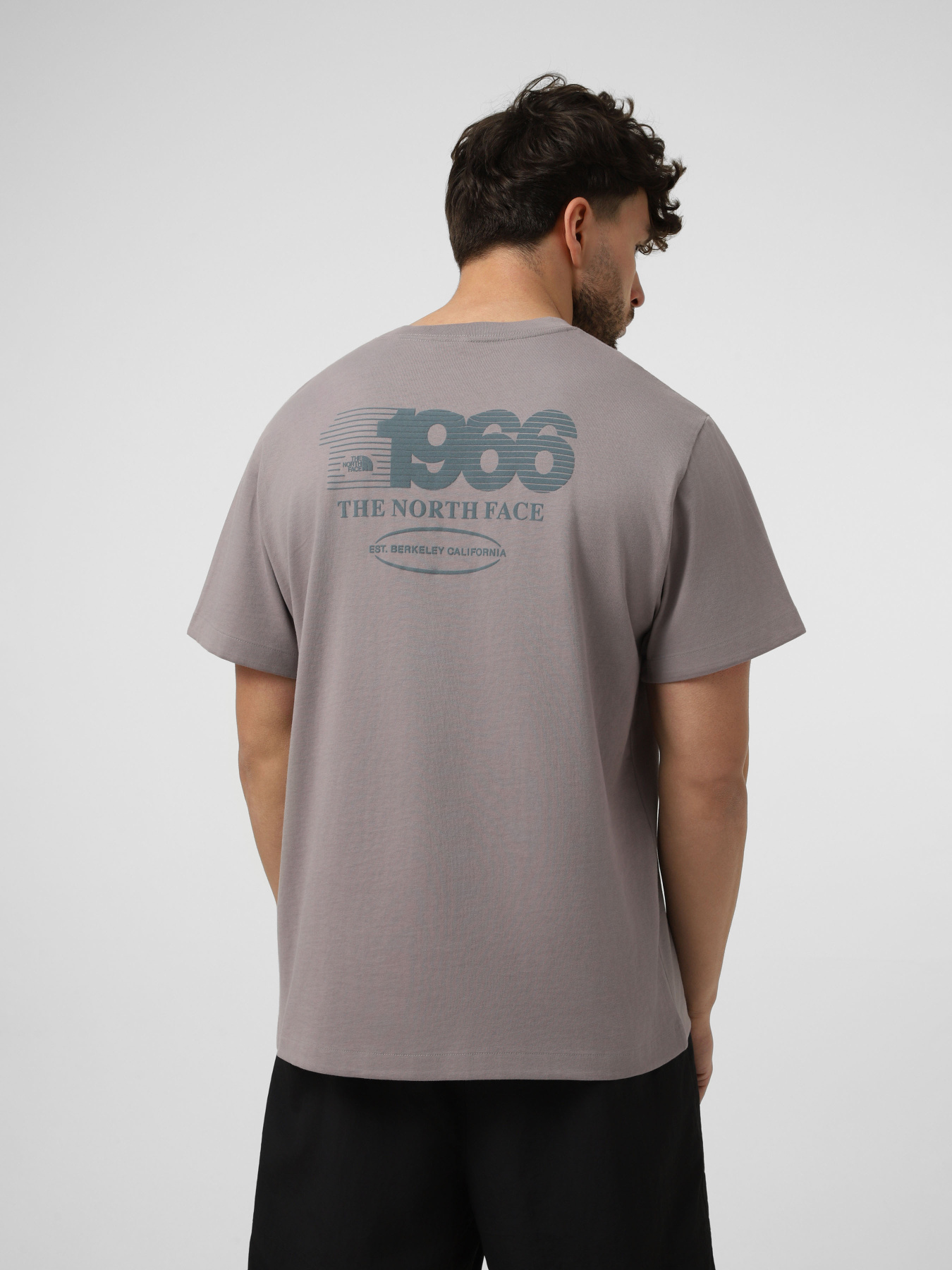 Футболки и поло The North Face M TRACK RELAXED SHORT SLEEVE T модель NF0A8H3CG7O1 Фото