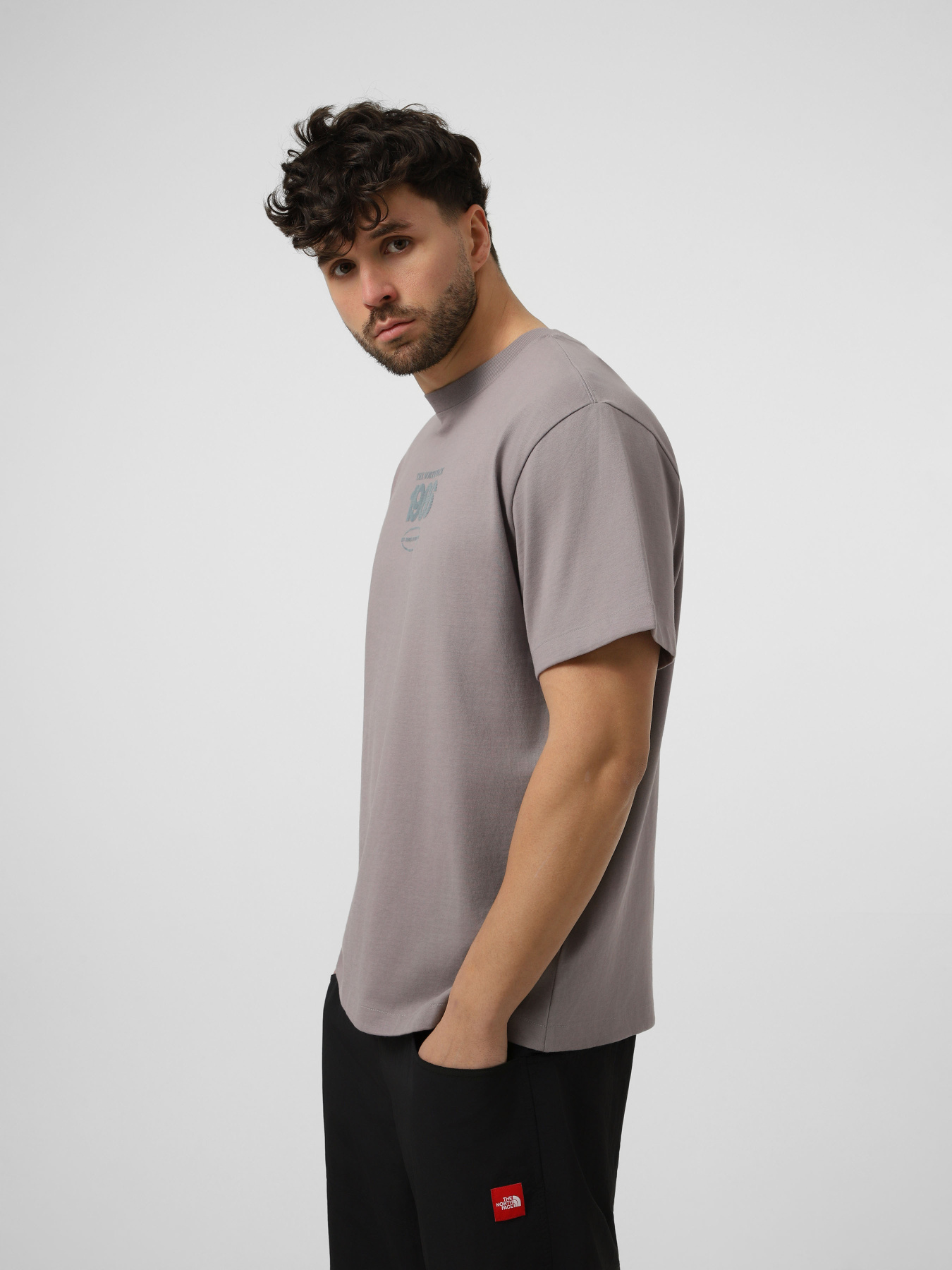 Футболки и поло The North Face M TRACK RELAXED SHORT SLEEVE T модель NF0A8H3CG7O1 Фото