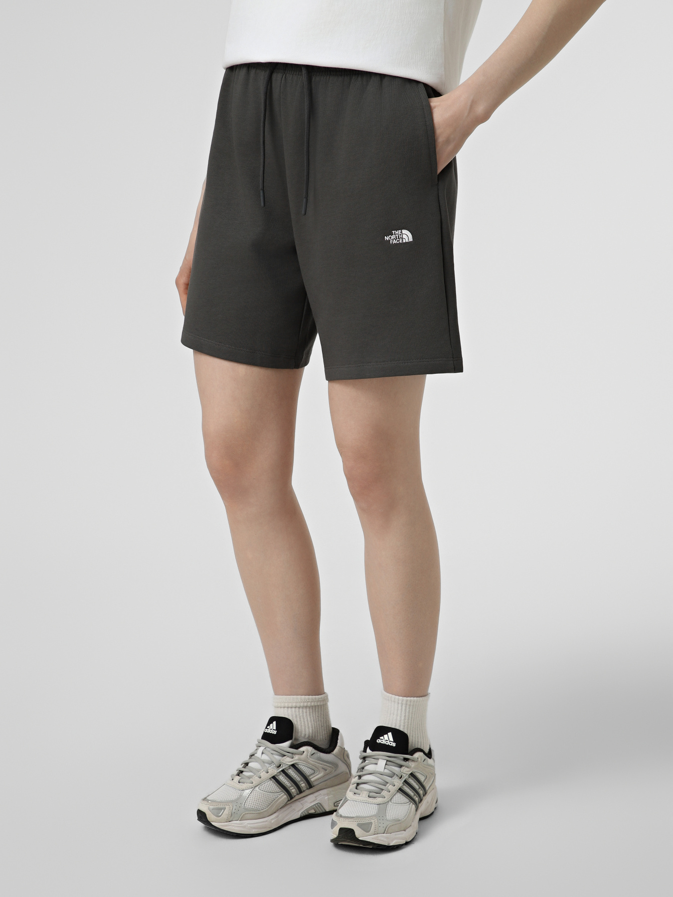 Шорти The North Face W ESSENTIAL LIGHT RELAXED SHOR модель NF0A8GQYRHI1 Шорти The North Face W ESSENTIAL LIGHT RELAXED SHOR модель NF0A8GQYRHI1 Фото