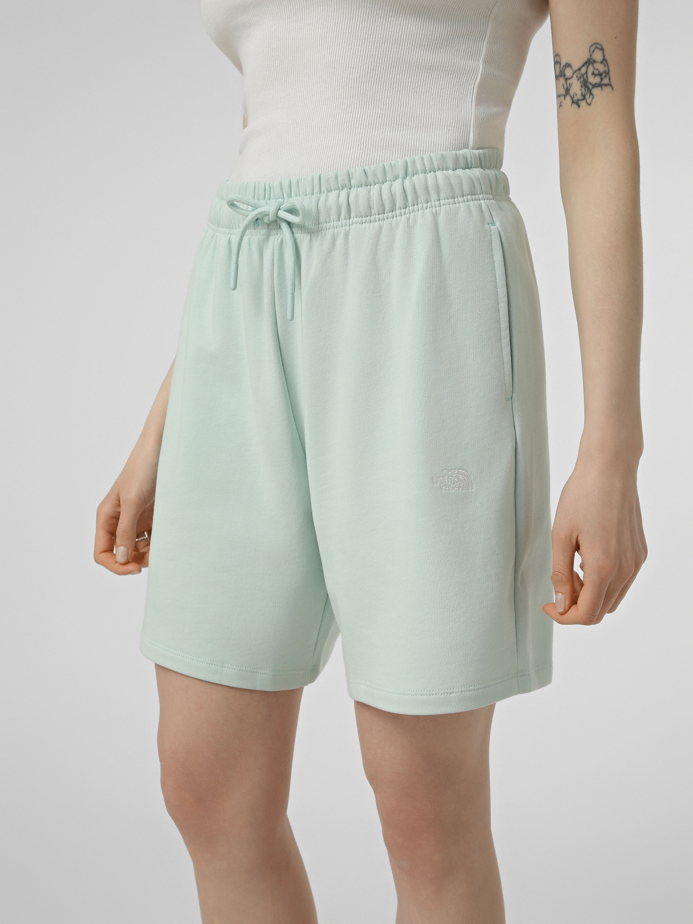 Шорти The North Face W ESSENTIAL LIGHT RELAXED SHOR модель NF0A8GQYG701 Шорти The North Face W ESSENTIAL LIGHT RELAXED SHOR модель NF0A8GQYG701 Фото