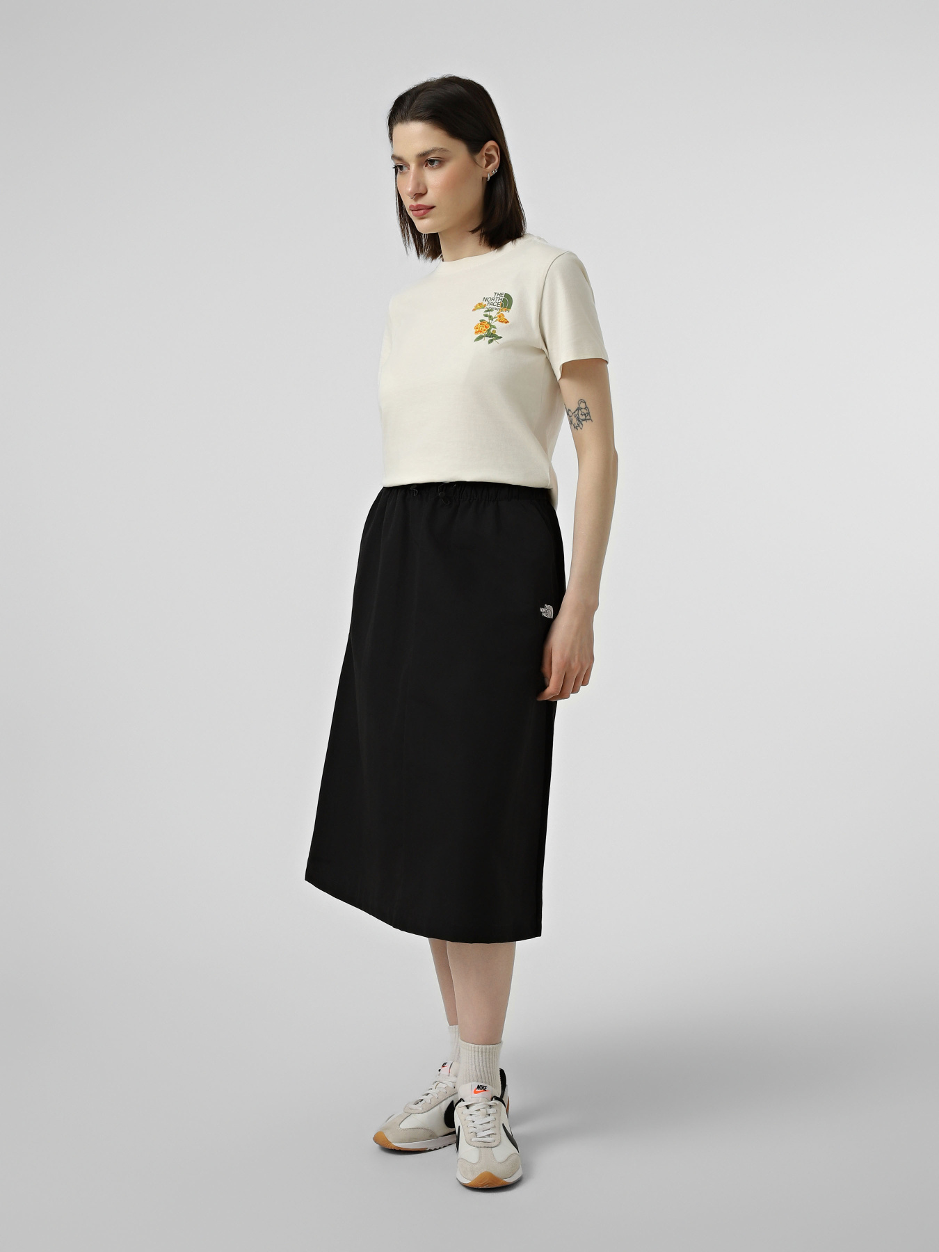 Спідниці The North Face W TNF EASY WIND SKIRT модель NF0A8FC1JK31 Фото