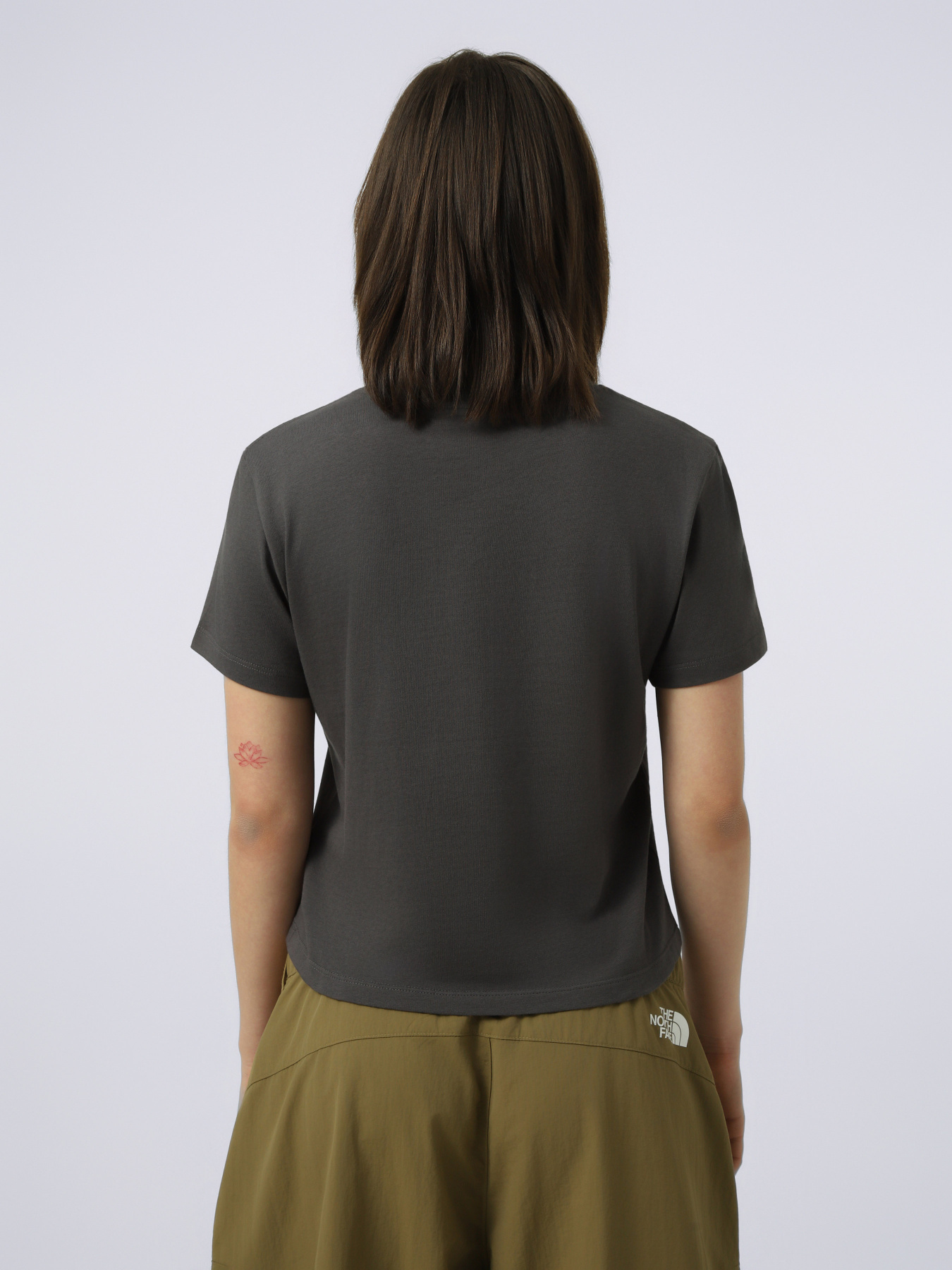 Футболки и поло The North Face W ESSENTIAL REGULAR SHORT SLEE модель NF0A8GR1RHI1 Фото