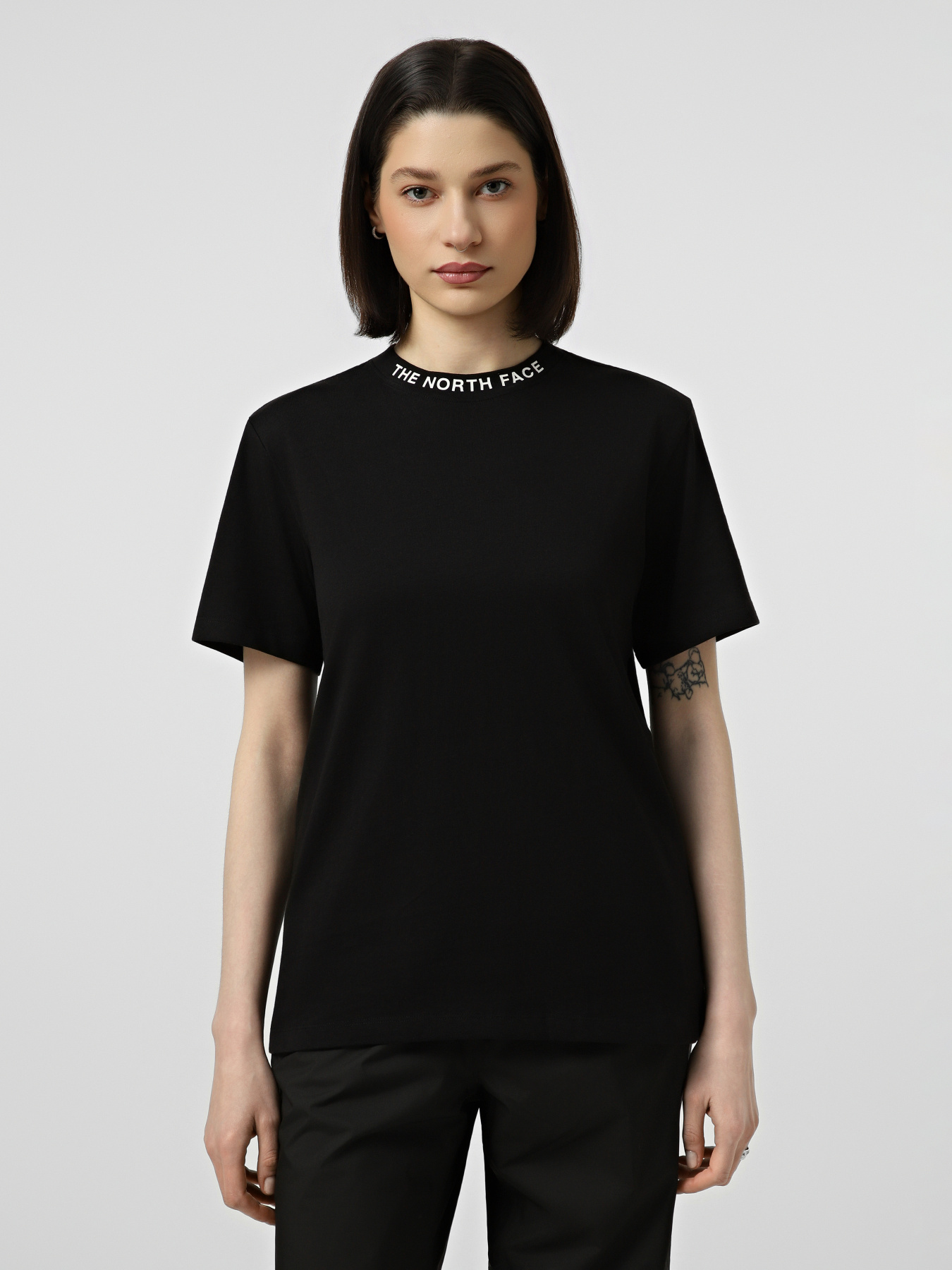 Футболки и поло The North Face W ZUMU RELAXED SHORT SLEEVE TE модель NF0A8GUSJK31 Фото