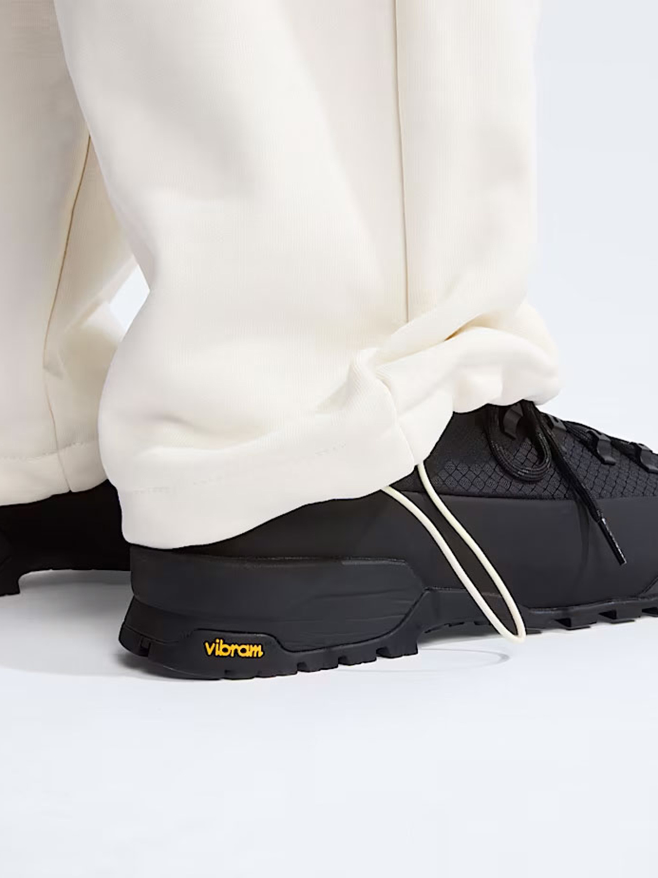 Джогери The North Face W TNF RED BOX SWEATPANTS модель NF0A8EG2QLI1 Джогери The North Face W TNF RED BOX SWEATPANTS модель NF0A8EG2QLI1 Фото