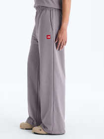 Джоггеры The North Face W TNF RED BOX SWEATPANTS модель NF0A8EG2G7O1 Джоггеры The North Face W TNF RED BOX SWEATPANTS модель NF0A8EG2G7O1 Фото