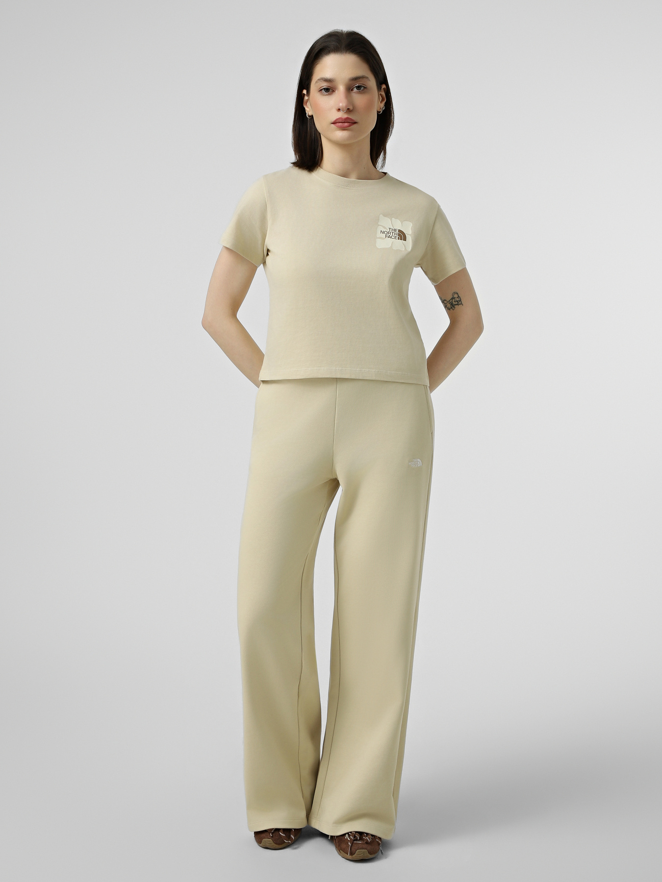 Брюки The North Face W ESSENTIAL LIGHT WIDE LEG PAN модель NF0A8GQZDOM1 Брюки The North Face W ESSENTIAL LIGHT WIDE LEG PAN модель NF0A8GQZDOM1 Фото
