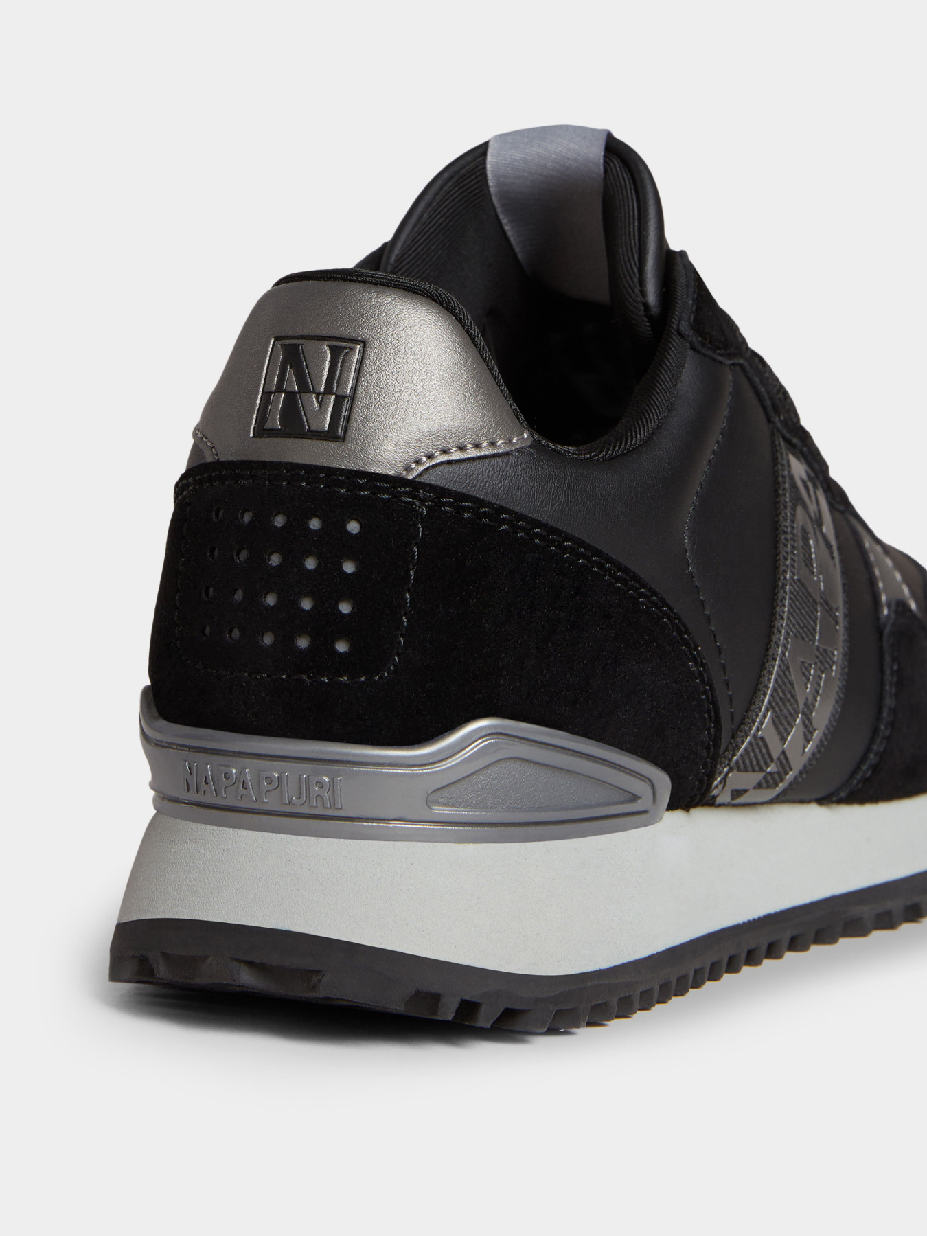 Кроссовки Napapijri Astra Faux Leather Trainers модель NP0A4HWB0411 Фото