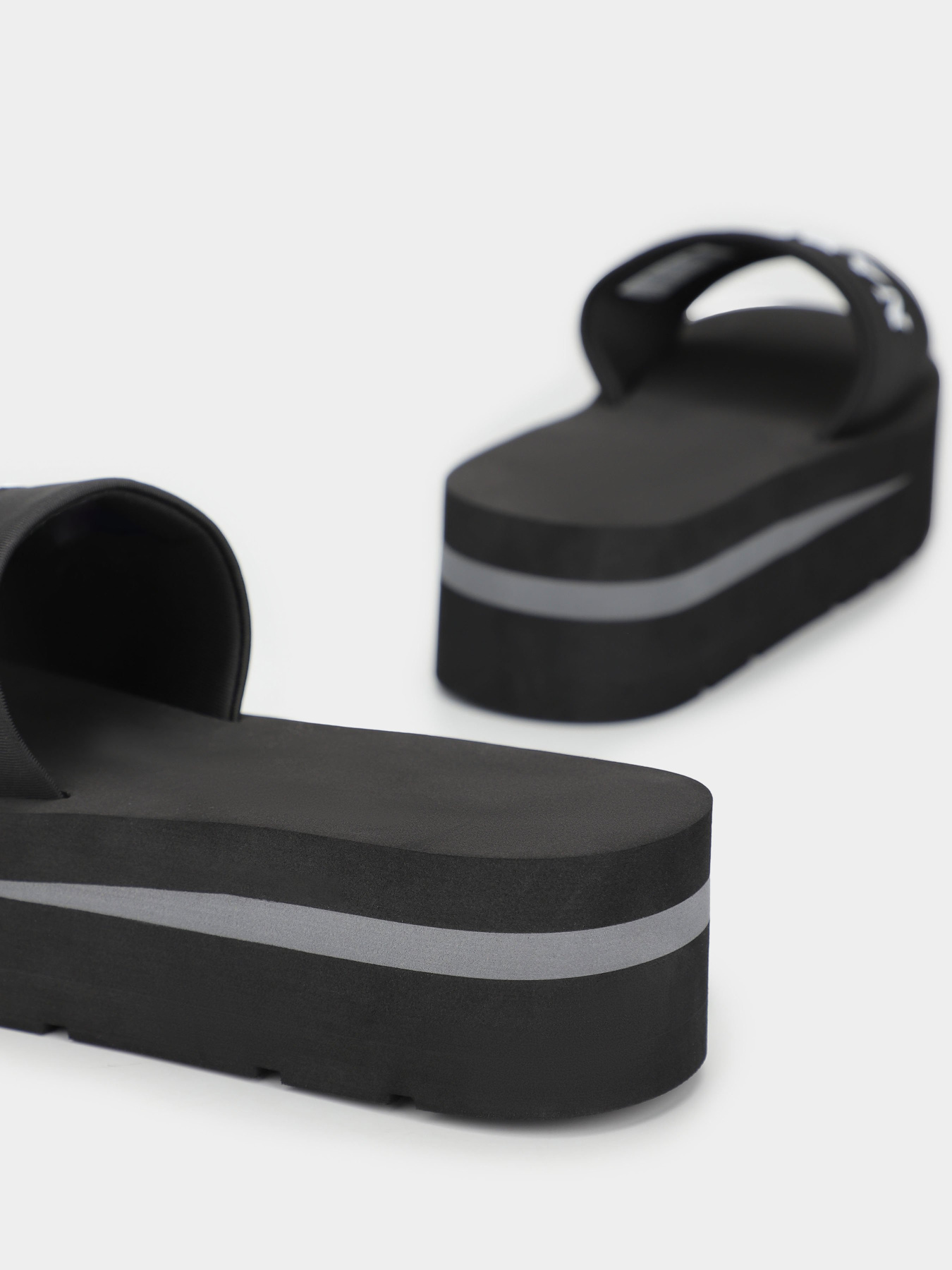 Шлепанцы Napapijri Narin модель NP0A4I8N0411 Фото