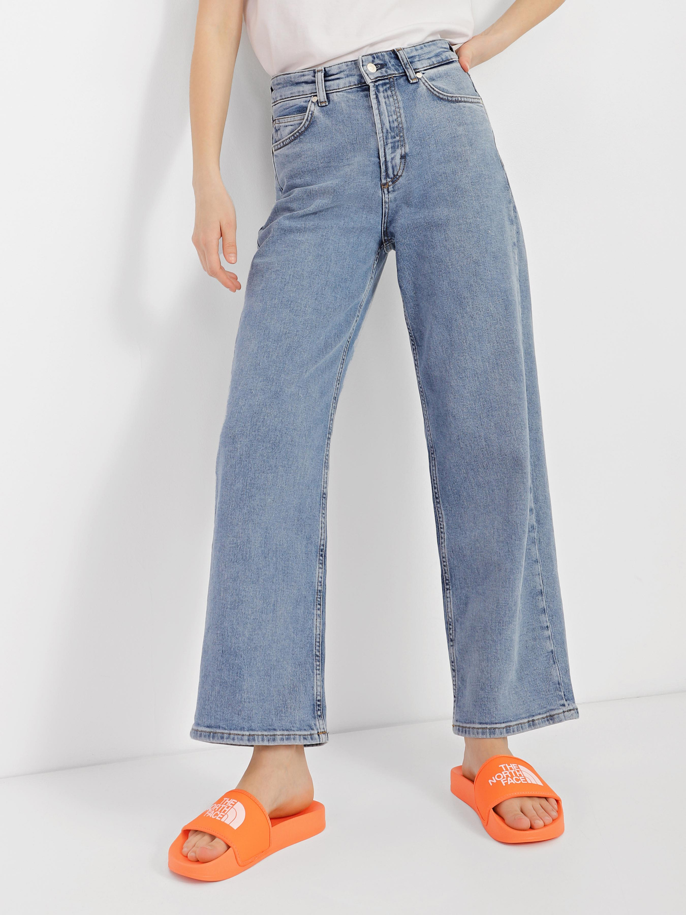 Шлепанцы The North Face Base Camp III модель NF0A4T2SIG11 Фото