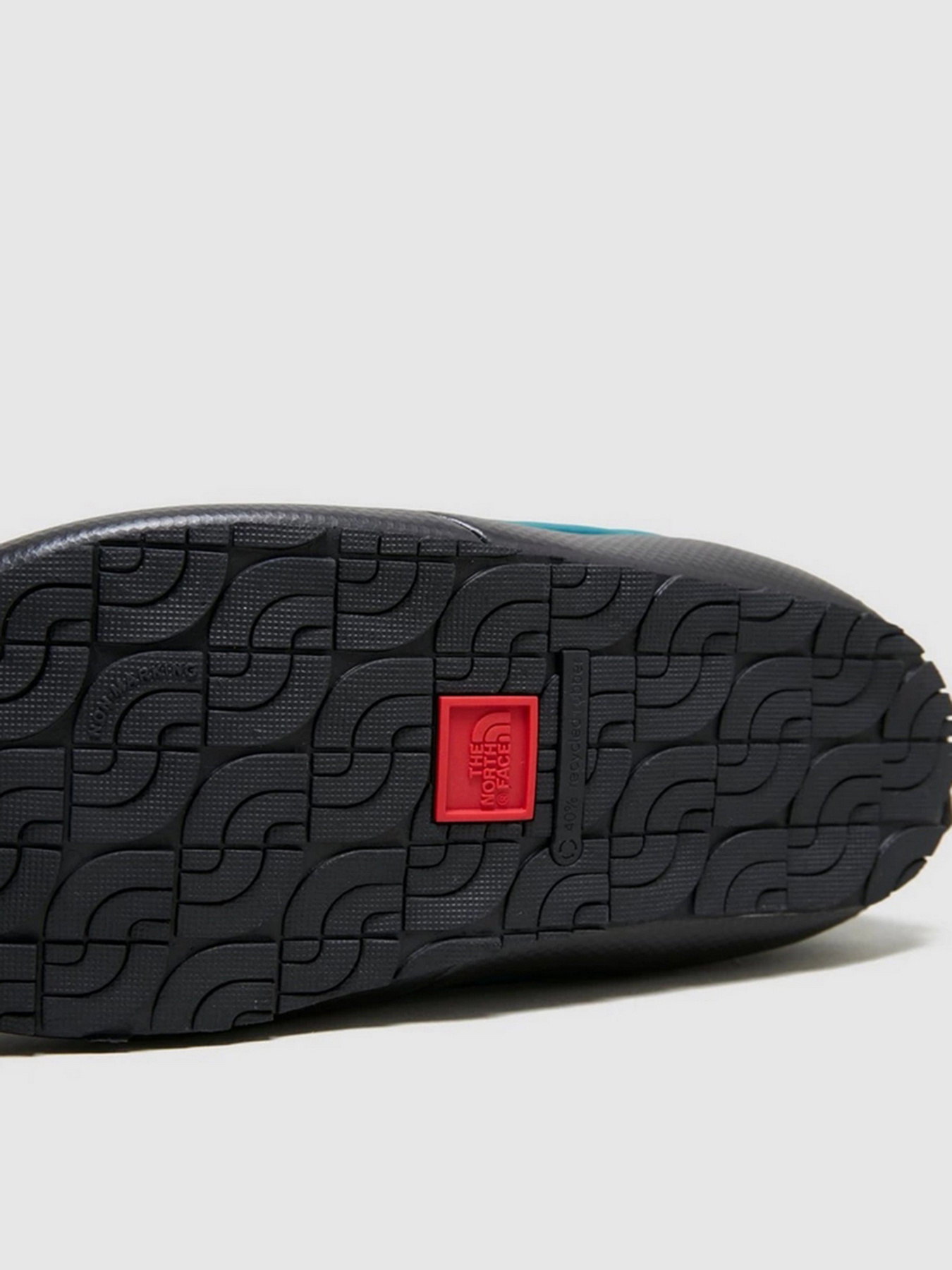 Сліпони The North Face Thermoball ™ Traction Mule V модель NF0A3V1H1S41 Фото