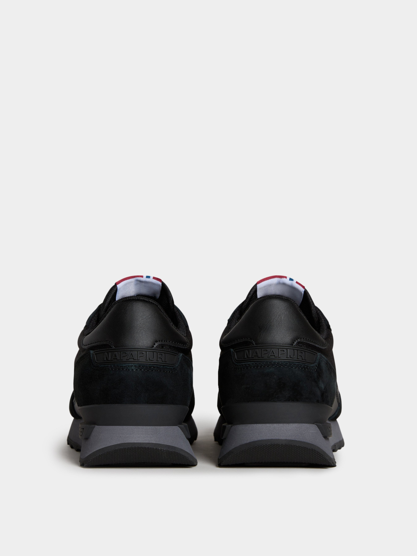 Кроссовки повседневные Napapijri Stab Nubuck Trainers модель NP0A4HVB0411 Кроссовки повседневные Napapijri Stab Nubuck Trainers модель NP0A4HVB0411 Фото