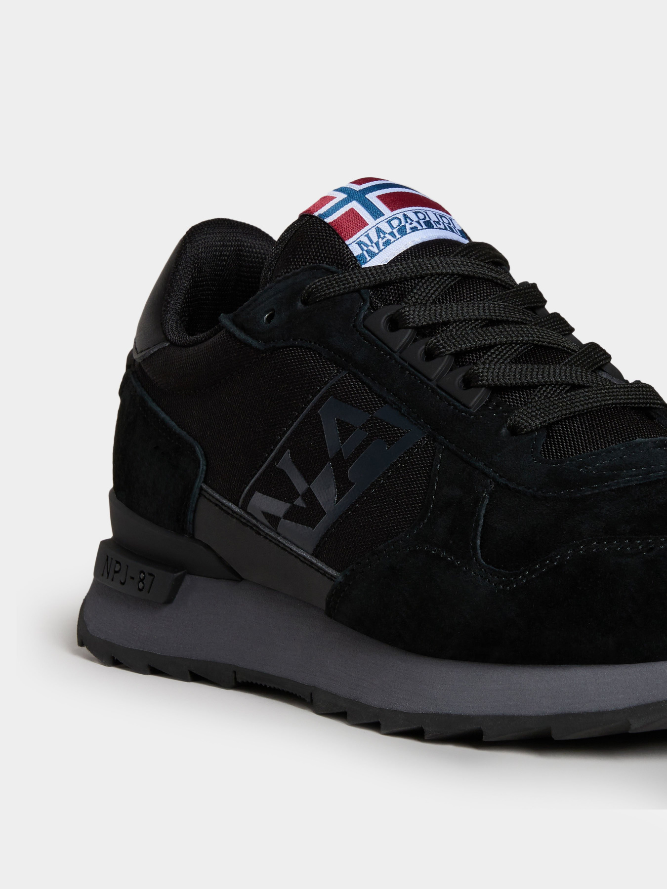 Кроссовки повседневные Napapijri Stab Nubuck Trainers модель NP0A4HVB0411 Кроссовки повседневные Napapijri Stab Nubuck Trainers модель NP0A4HVB0411 Фото