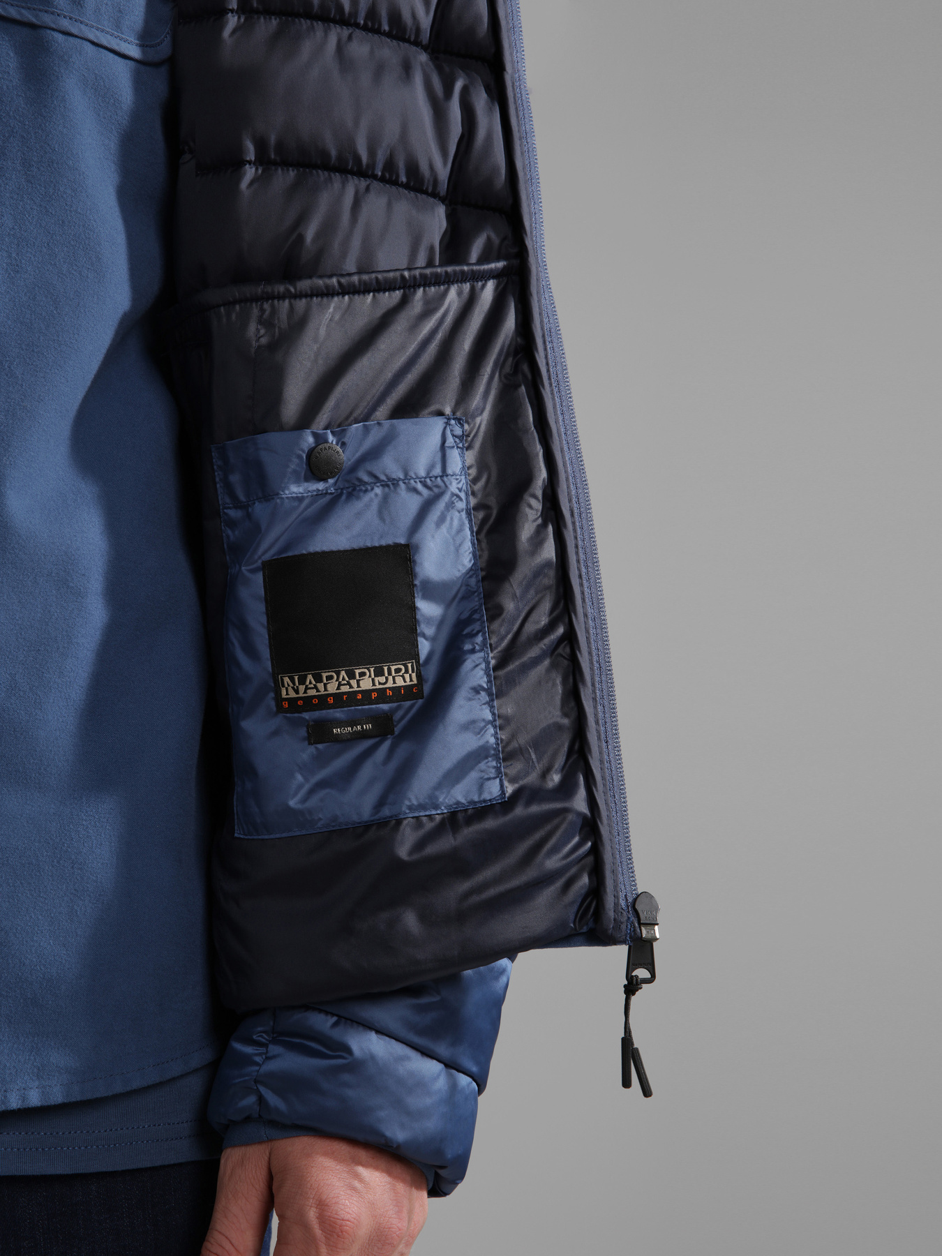 Зимняя куртка Napapijri Aerons S 3 модель NP0A4GJNBS5S Зимняя куртка Napapijri Aerons S 3 модель NP0A4GJNBS5S Фото