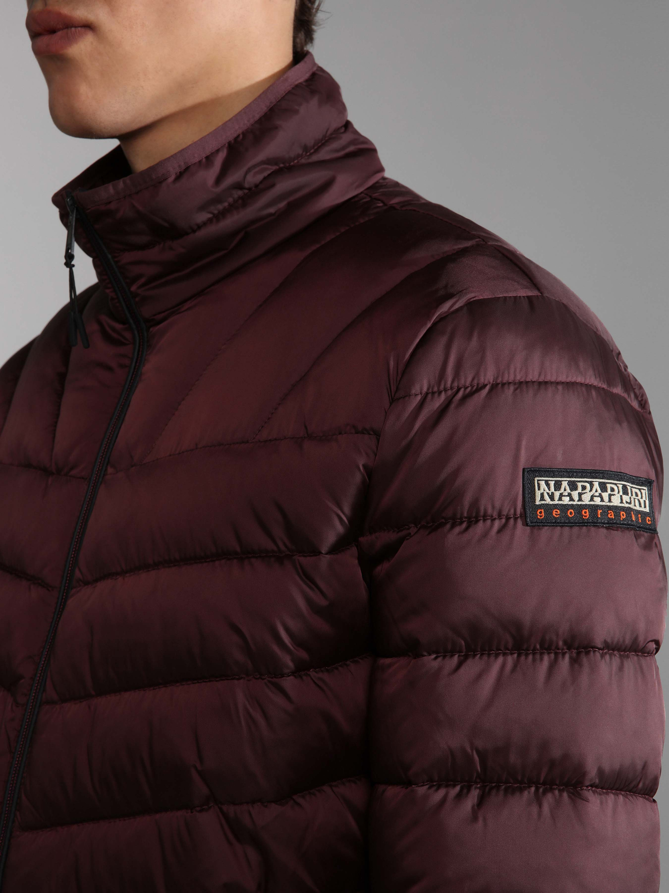 Зимняя куртка Napapijri Aerons S 3 модель NP0A4GJNRE71 Фото