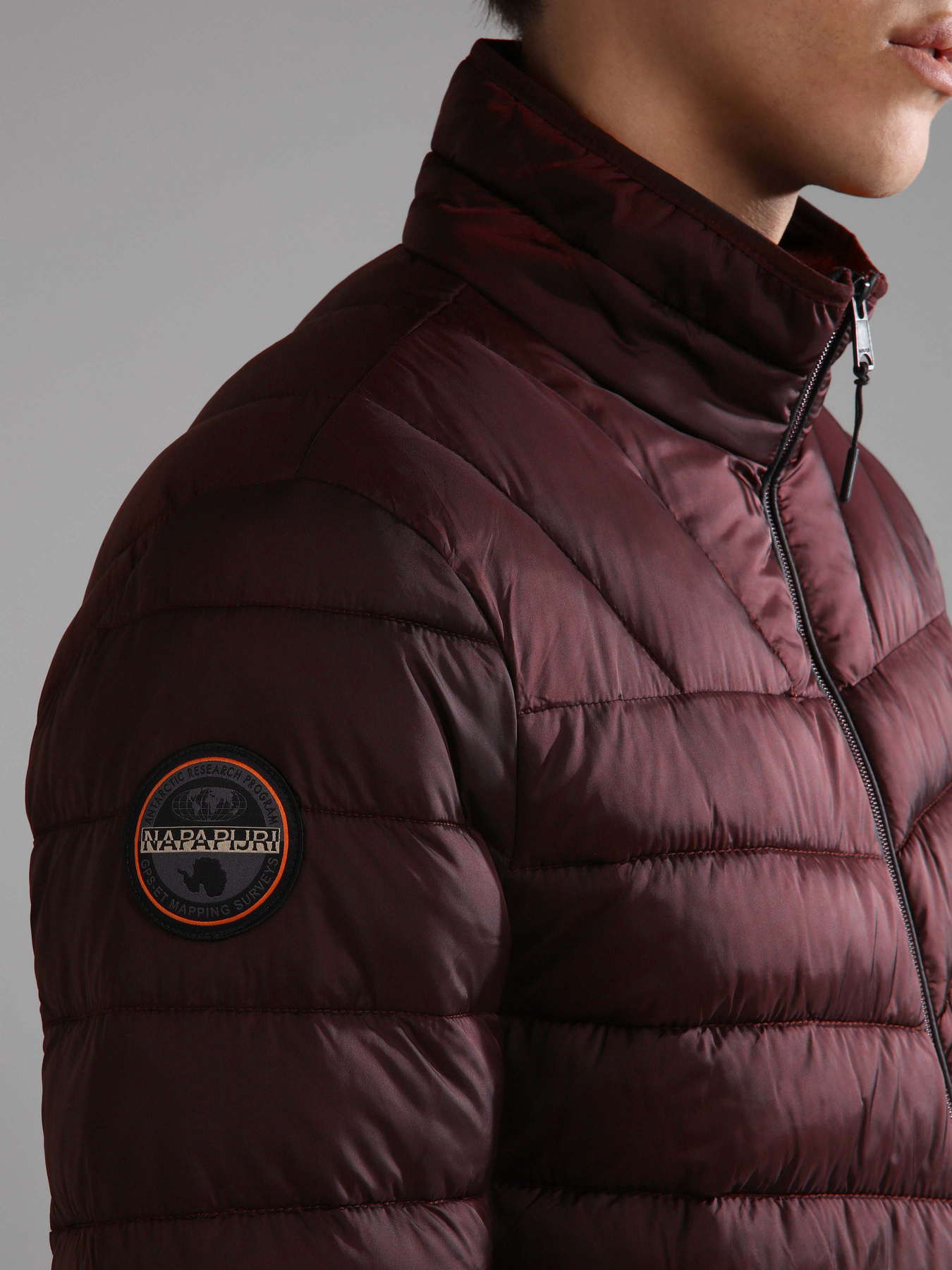 Зимняя куртка Napapijri Aerons S 3 модель NP0A4GJNRE71 Зимняя куртка Napapijri Aerons S 3 модель NP0A4GJNRE71 Фото