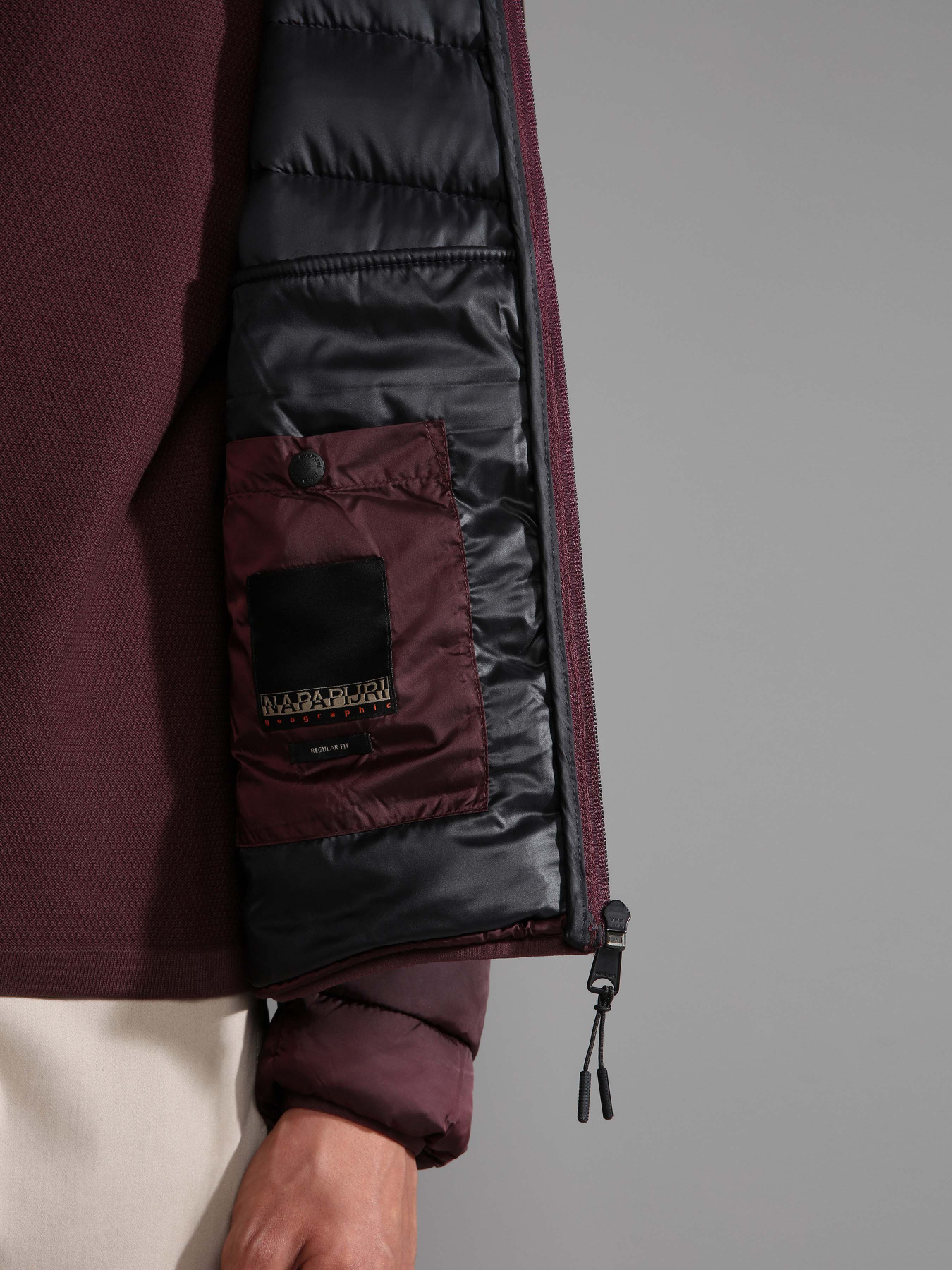 Зимняя куртка Napapijri Aerons S 3 модель NP0A4GJNRE71 Зимняя куртка Napapijri Aerons S 3 модель NP0A4GJNRE71 Фото