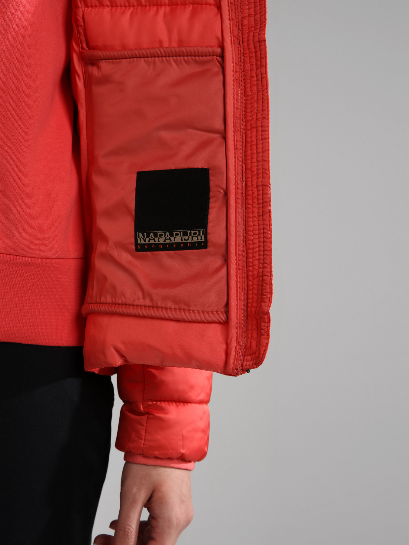 Зимняя куртка Napapijri Aerons H W 2 модель NP0A4GKQPP31 Зимняя куртка Napapijri Aerons H W 2 модель NP0A4GKQPP31 Фото