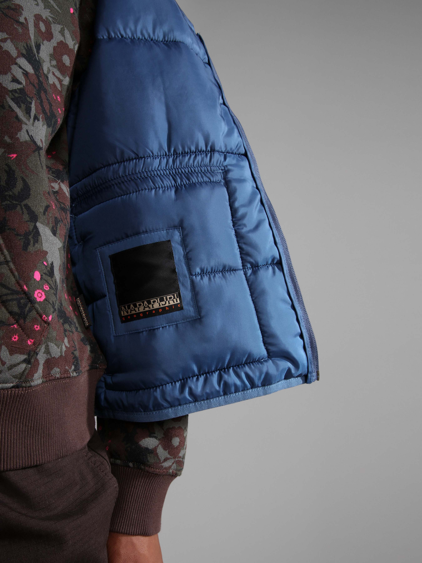 Утепленный жилет Napapijri A-Wild V модель NP0A4GL3BS5S Фото