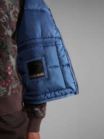 Утепленный жилет Napapijri A-Wild V модель NP0A4GL3BS5S Фото