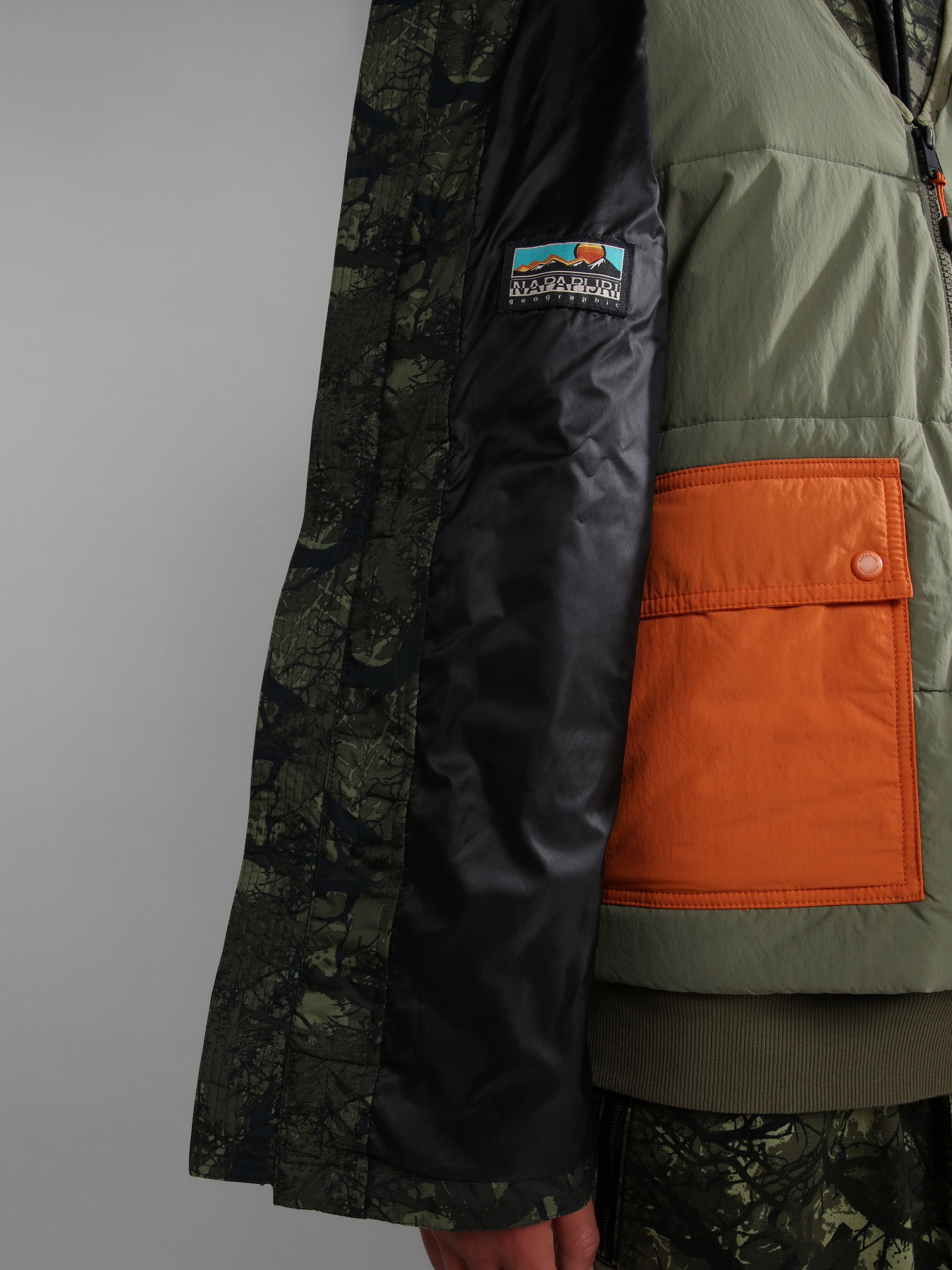 Ветровка Napapijri A-Firewood Aop модель NP0A4GLOFBNS Фото