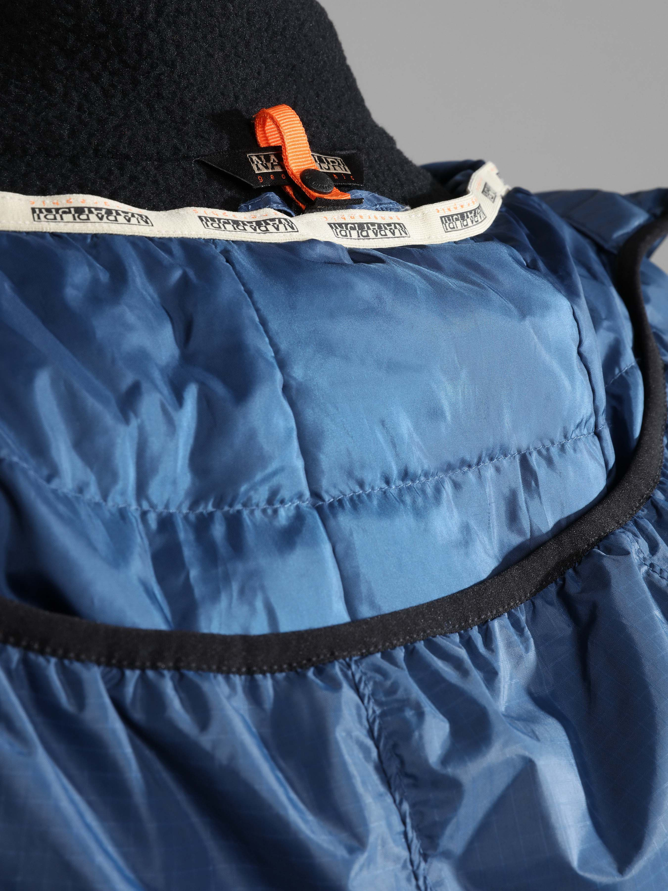 Зимняя куртка Napapijri A-Farikal модель NP0A4GNYBS5S Зимняя куртка Napapijri A-Farikal модель NP0A4GNYBS5S Фото