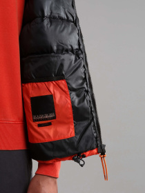 Утеплений жилет Napapijri A-Tromsso V модель NP0A4GOEMBO1 Фото