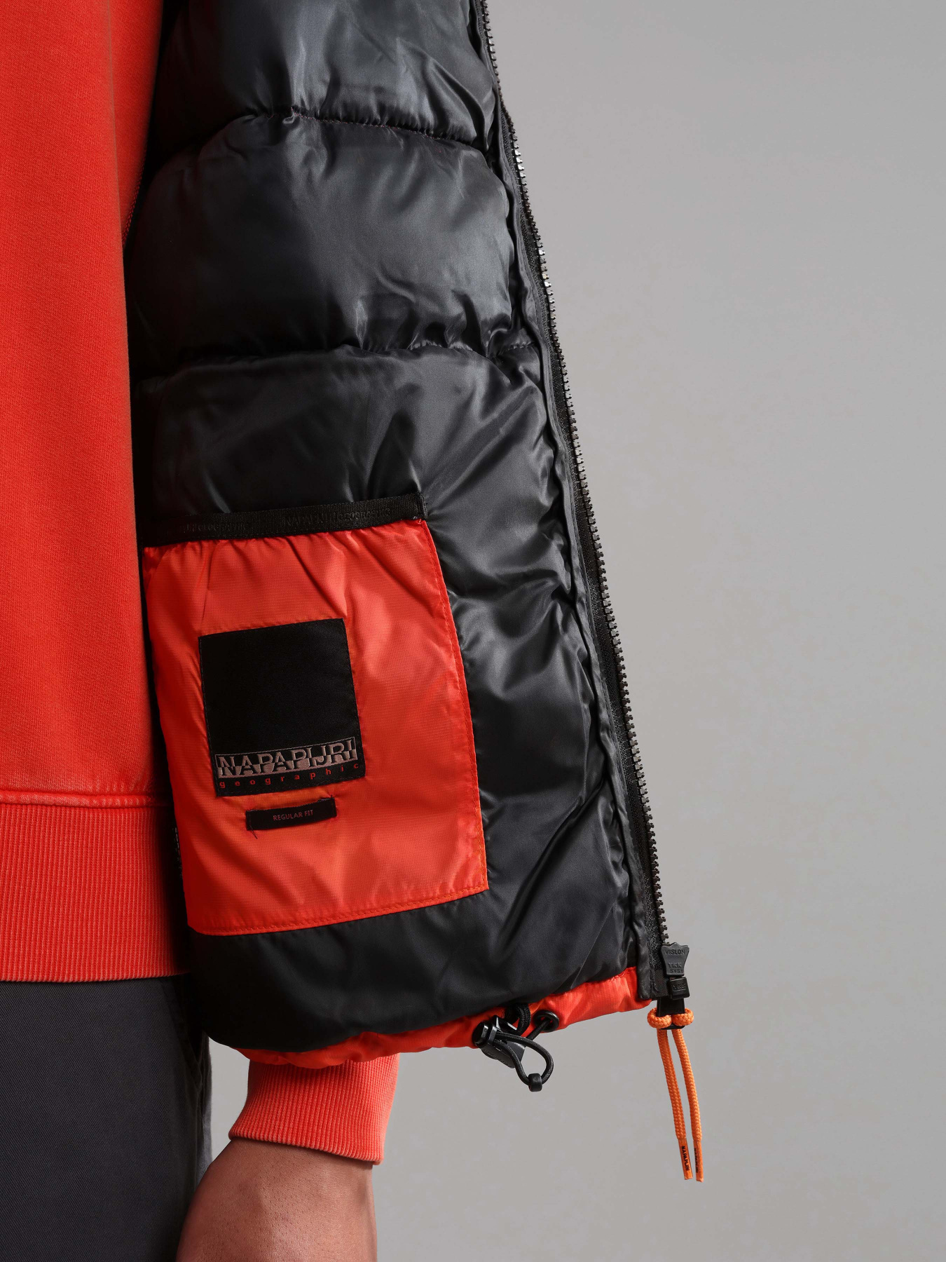 Жилет с утеплителем Napapijri A-Tromsso V модель NP0A4GOEMBOS Фото