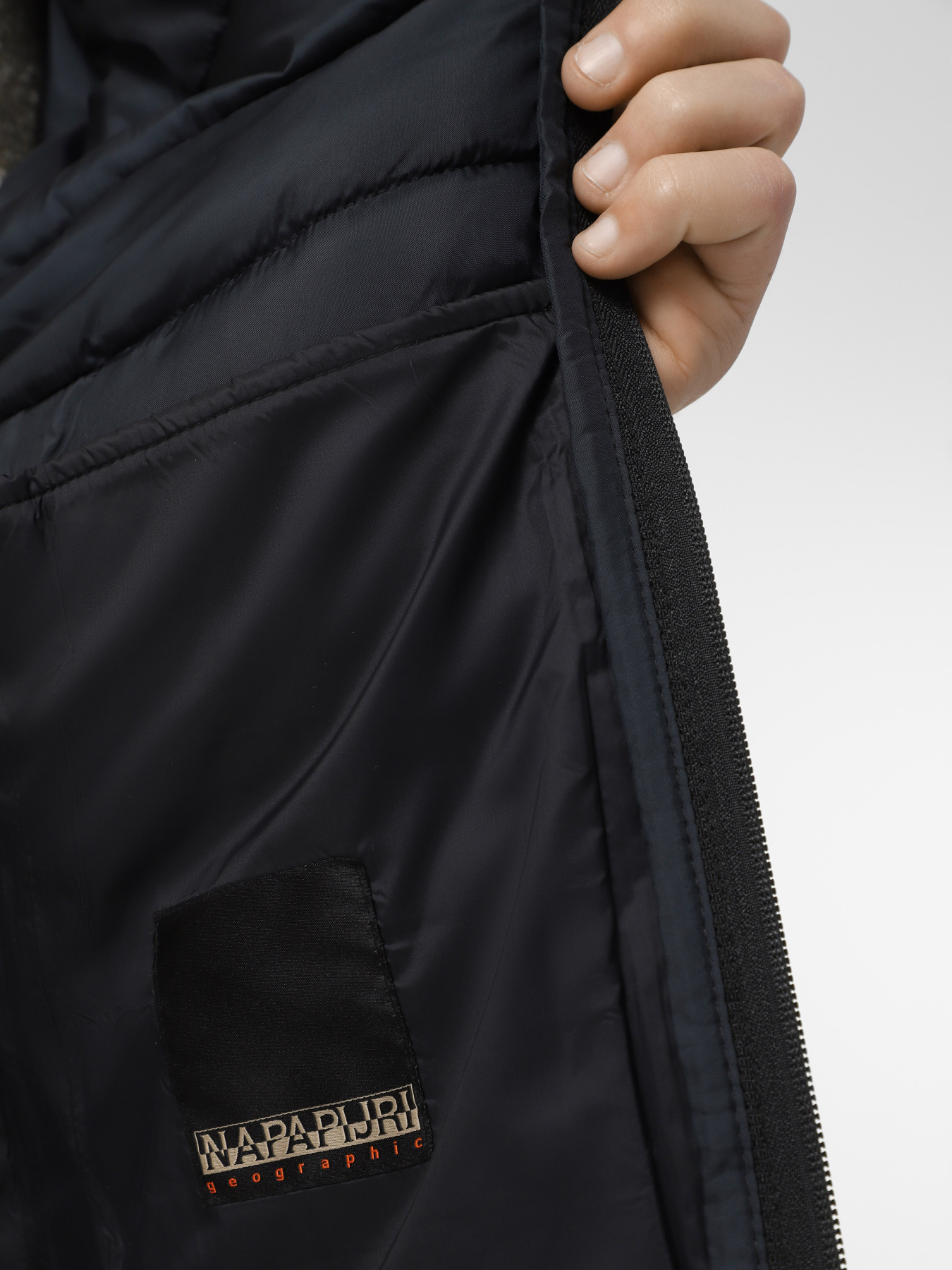 Зимняя куртка Napapijri Aka H 2 модель NP0A4H3ZMAW1 Фото