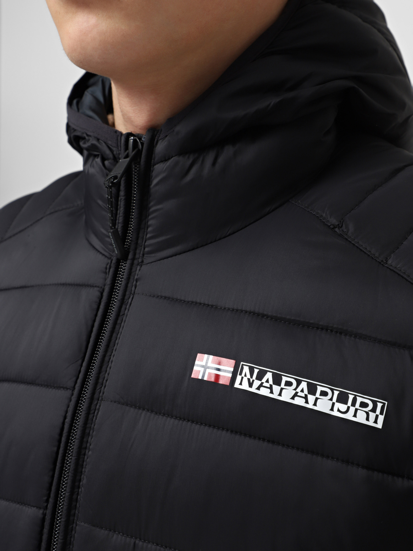 Зимова куртка Napapijri Aka H 2 модель NP0A4H3ZMAW1 Фото