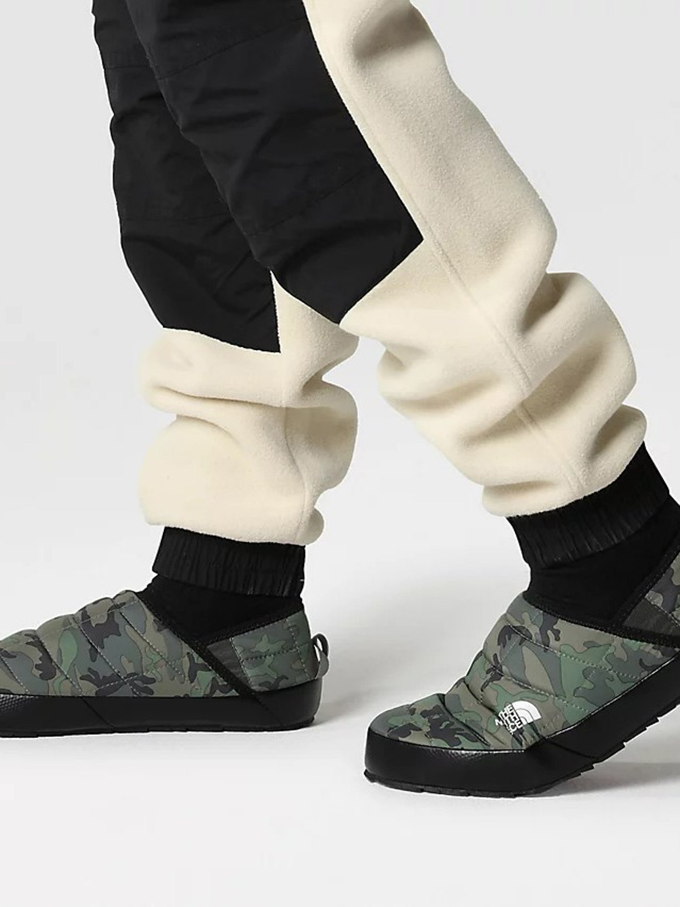 Сліпони The North Face ThermoBall™ Traction Mule V модель NF0A3UZN33U1 Фото