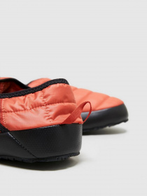 Слипоны The North Face ThermoBall™ Traction Mule V модель NF0A3UZN31L1 Фото